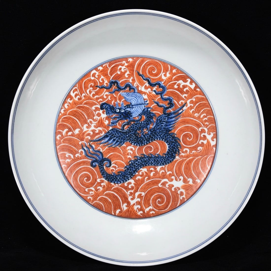Ming Dynasty Xuande blue and white alum red dragon plate: Size: Width 22.8 cm - Height 5.3 cm Materials: Porcelain Time Period: Ming dynasty Manufactured Date: Xuande Mark & Period Object: Chinese Antique ⛨ Purchase With Confidence ✔ Verif