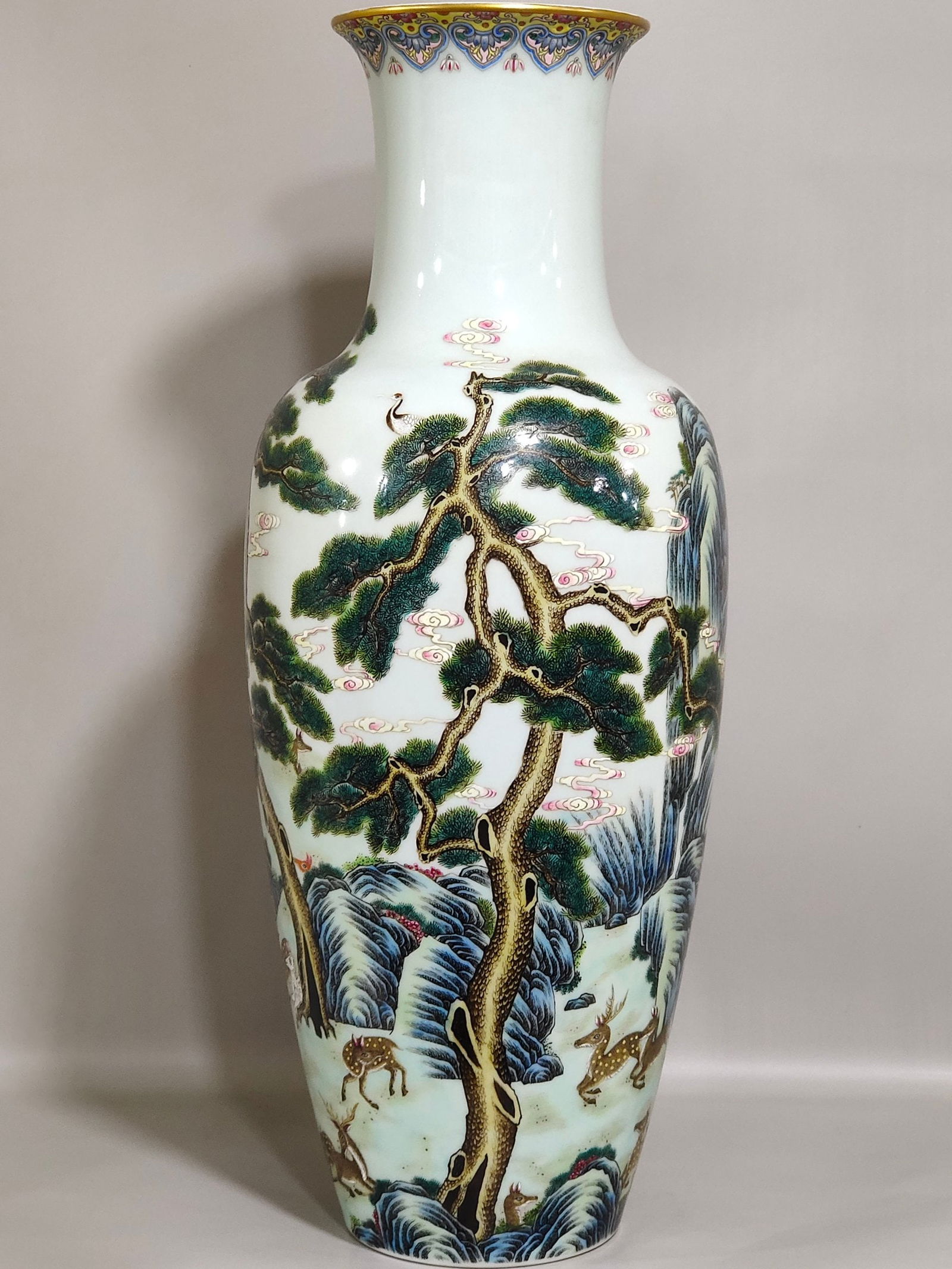 Qing Dynasty Qianlong Deer and Crane Tongchun Guanyin vase (1 of 9)