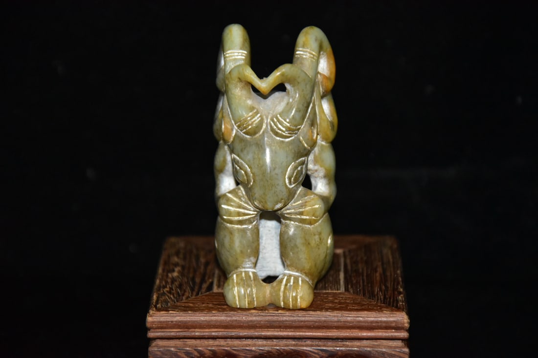Chinese Hongshan culture jade carved ornaments: Size: Height 9.3 cm - Width 3.2 cm Materials: Natural Jade Time Period: Hongshan Culture Manufactured Date: 3000-BC Object: Chinese Antique ⛨ Purchase With Confidence ✔ Verified Auc