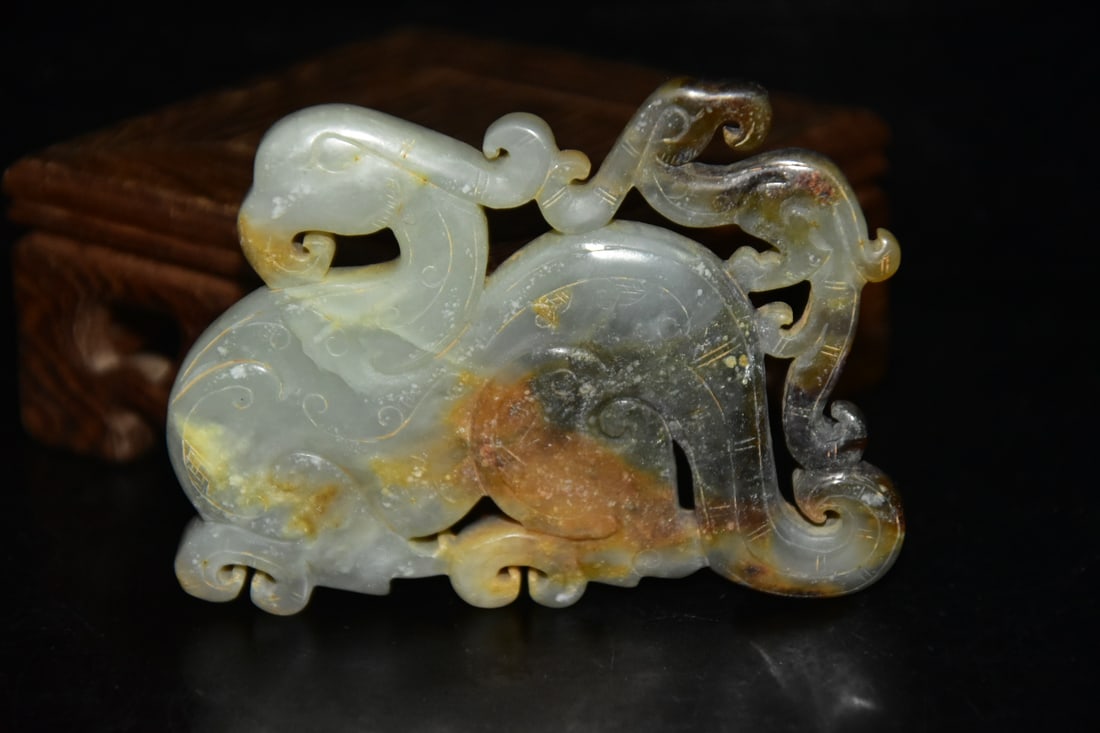 Chinese archaic jade carved ornaments: Size: Height 6.2 cm - Width 8 cm Materials: Natural Jade Time Period: Han Dynasty Manufactured Date: 1st to 3rd Century Object: Chinese Antique ⛨ Purchase With Confidence ✔ Verified