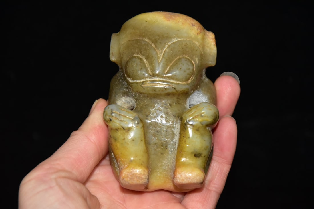 Chinese Hongshan culture jade carved ornaments: Size: Height 9 cm - Width 5.5 cm Materials: Natural Jade Time Period: Hongshan Culture Manufactured Date: 3000-BC Object: Chinese Antique ⛨ Purchase With Confidence ✔ Verified Aucti