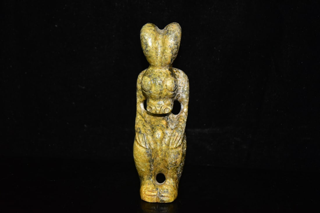 Chinese Hongshan culture jade carved ornaments: Size: Height 16.6 cm - Width 6.5 cm Materials: Natural Jade Time Period: Hongshan Culture Manufactured Date: 3000-BC Object: Chinese Antique ⛨ Purchase With Confidence ✔ Verified Au