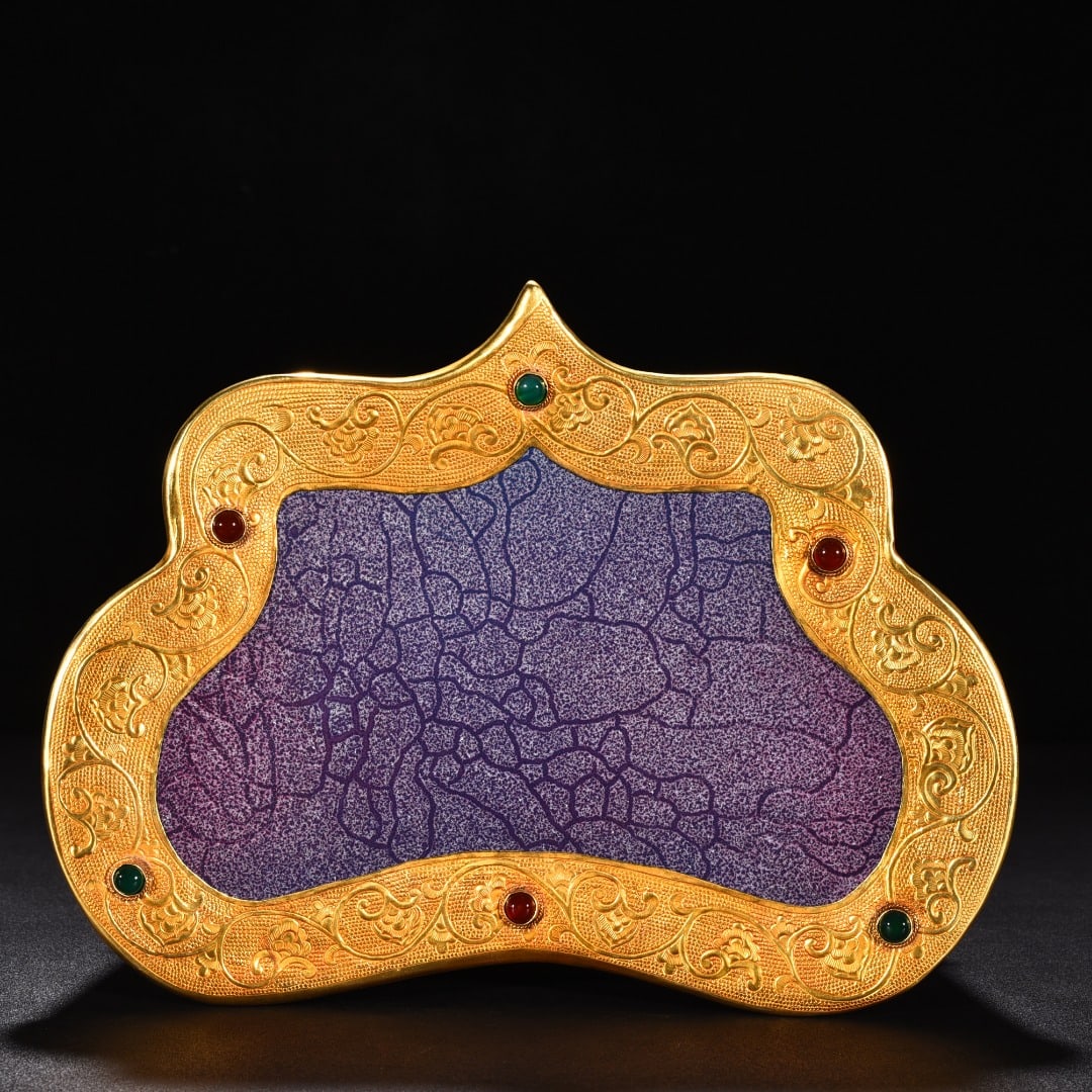 Song Dynasty Jun kiln rose purple glaze chicken heart pillow (engraved gilt and inlaid with gems): Size: Width 24 cm - Height 10.5 cm Materials: Porcelain Time Period: Song dynasty Manufactured Date: 10th-c Period Object: Chinese Antique ⛨ Purchase With Confidence ✔ Verified Auct
