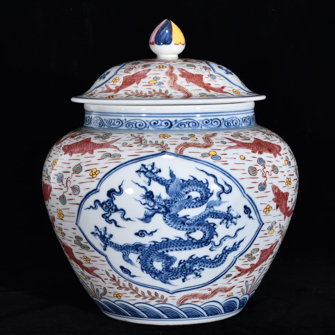 Ming Dynasty yongle blue and white rouge red windowed dragon porcelain lid jar: Size: Height 26.5 cm - Width 23 cm Materials: Porcelain Time Period: Ming dynasty Manufactured Date: Yongle Mark & Period Object: Chinese Antique ⛨ Purchase With Confidence ✔ Verifi