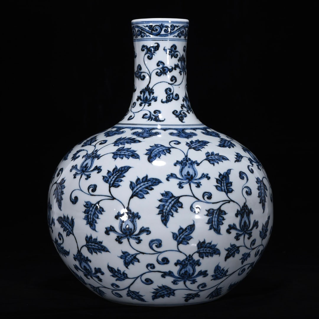 Ming Dynasty Xuande blue and white flower porcelain celestial sphere vase: Size: Height 42 cm - Width 34 cm Materials: Porcelain Time Period: Ming dynasty Manufactured Date: Xuande Mark & Period Object: Chinese Antique ⛨ Purchase With Confidence ✔ Verified