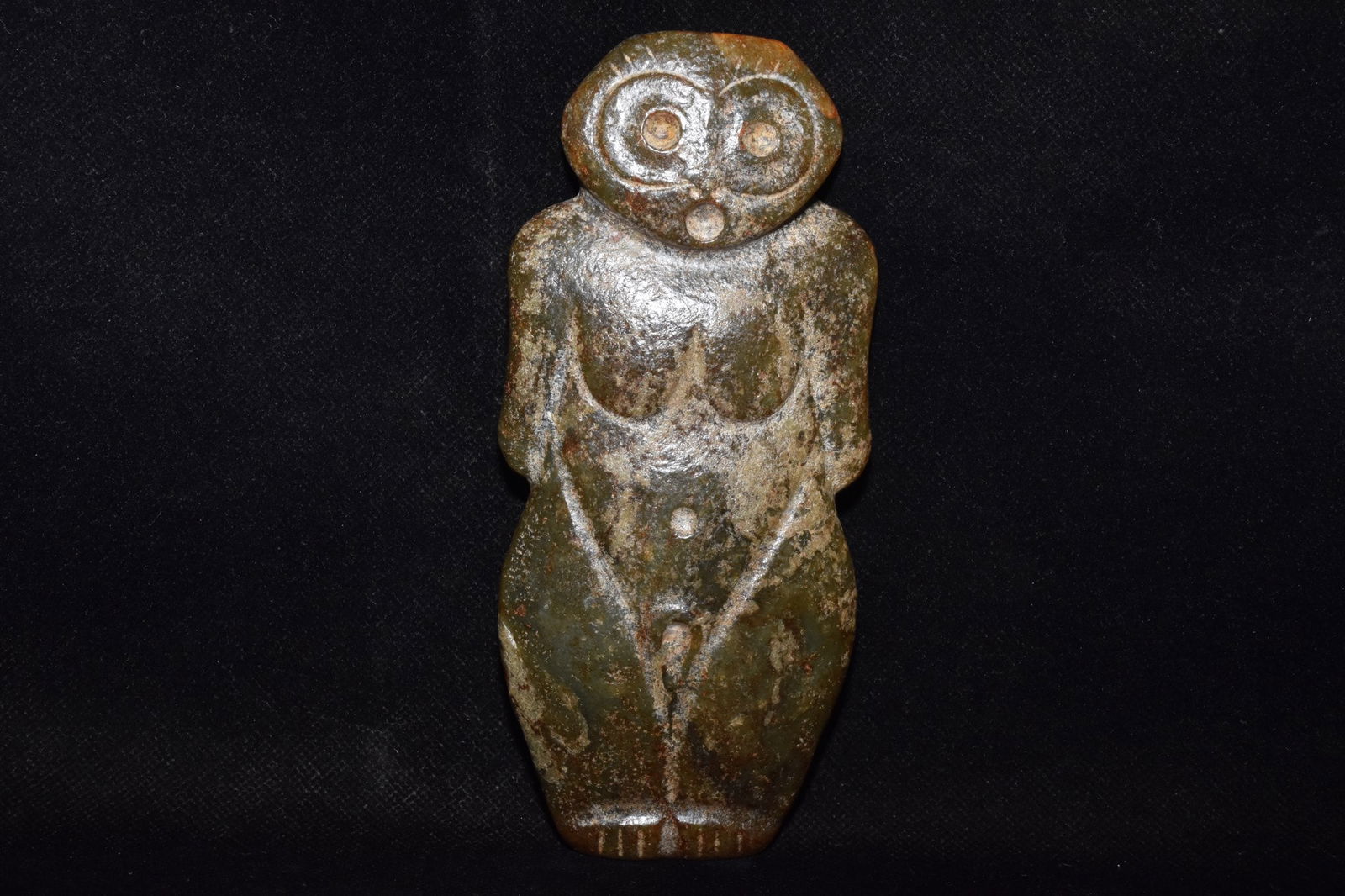 Chinese Hongshan culture jade carved ornaments: Size: Height 16 cm - Width 7 cm Materials: Natural Jade Time Period: Hongshan Culture Manufactured Date: 3000-BC Object: Chinese Antique ⛨ Purchase With Confidence ✔ Verified Auctio