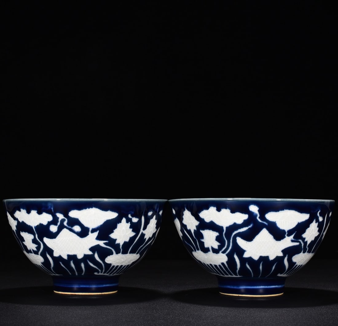 Ming Dynasty Xuande Festival blue-glazed chicken heart with fish and algae bowl: Size: Width 15.7 cm - Height 8.5 cm Materials: Porcelain Time Period: Ming dynasty Manufactured Date: Xuande Mark & Period Object: Chinese Antique ⛨ Purchase With Confidence ✔ Verif