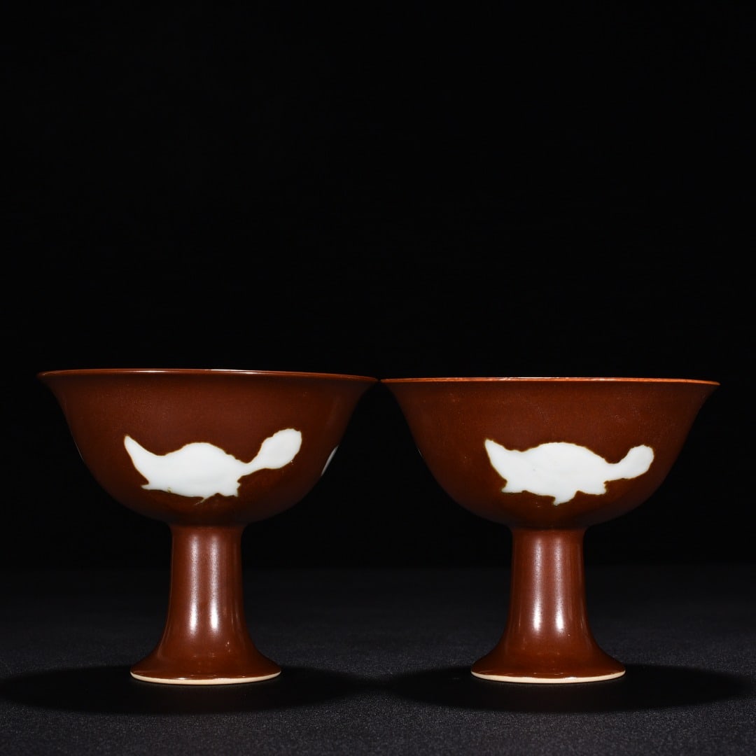 Ming Dynasty Xuande purple gold glaze three-fish goblet (1 of 9)