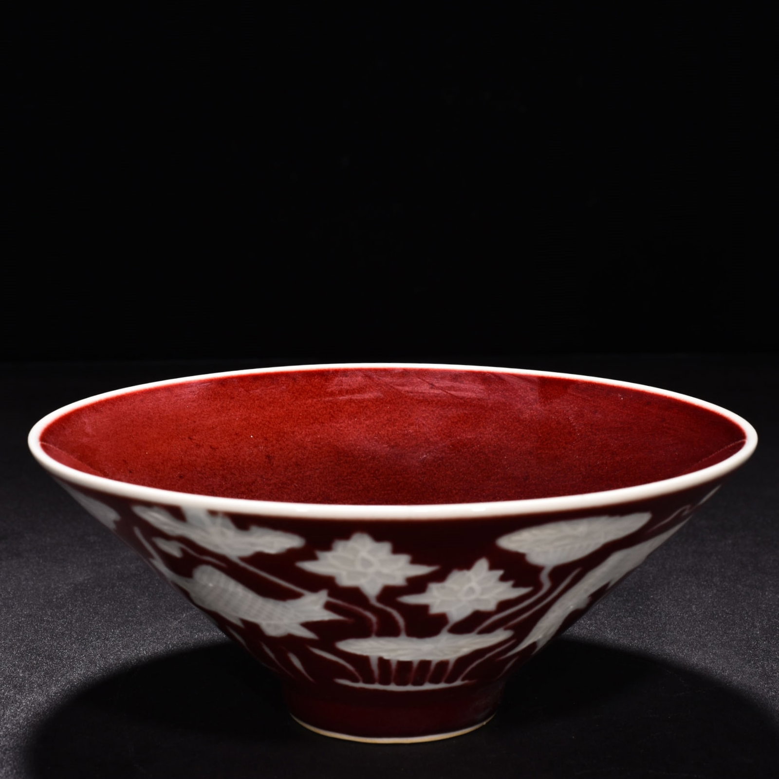Ming Dynasty Xuande Ji red glaze bamboo white fish and algae hat bowl (1 of 7)