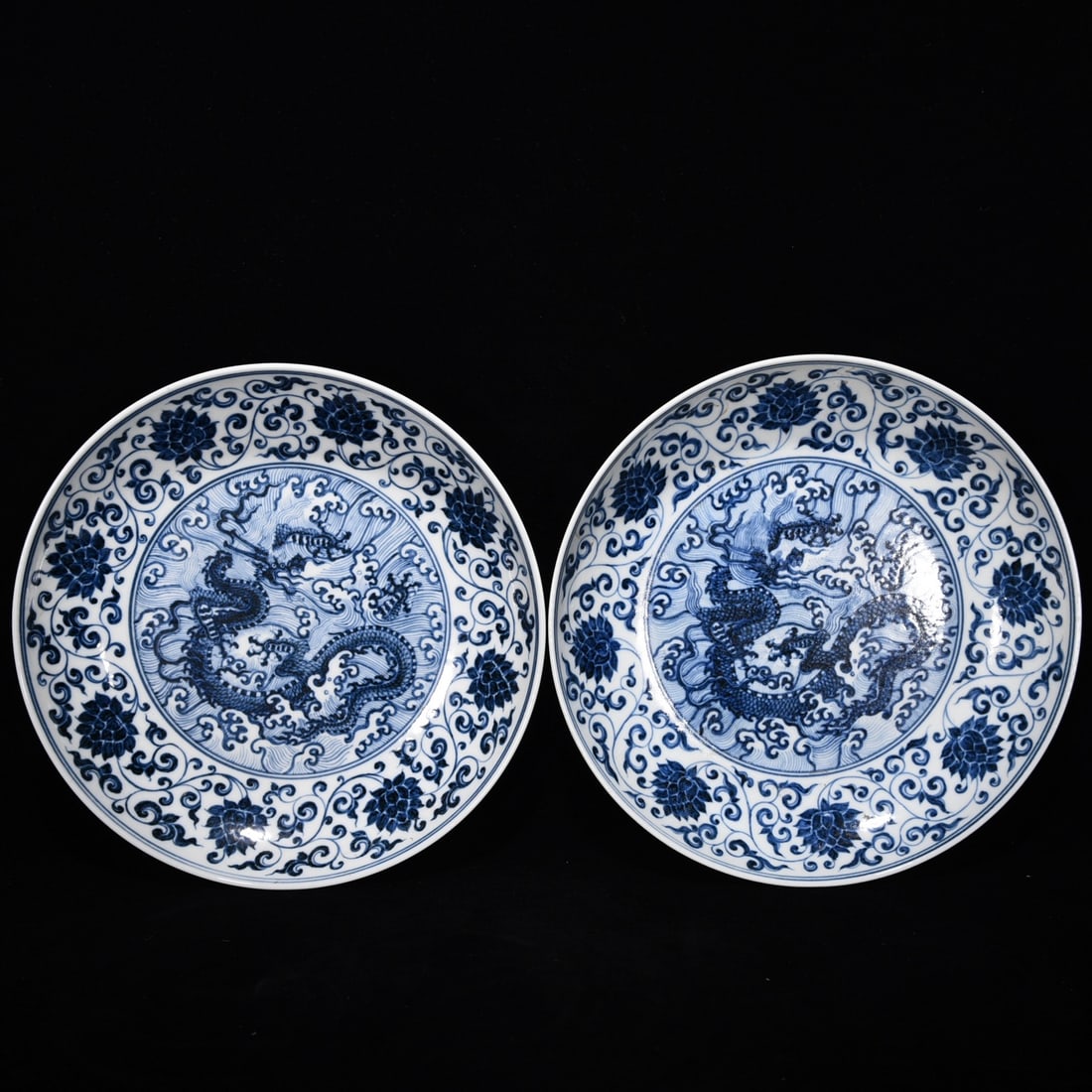 Ming Dynasty Xuande blue and white dragon porcelain plate: Size: Width 23 cm - Height 5 cm Materials: Porcelain Time Period: Ming dynasty Manufactured Date: Xuande Mark & Period Object: Chinese Antique ⛨ Purchase With Confidence ✔ Verified