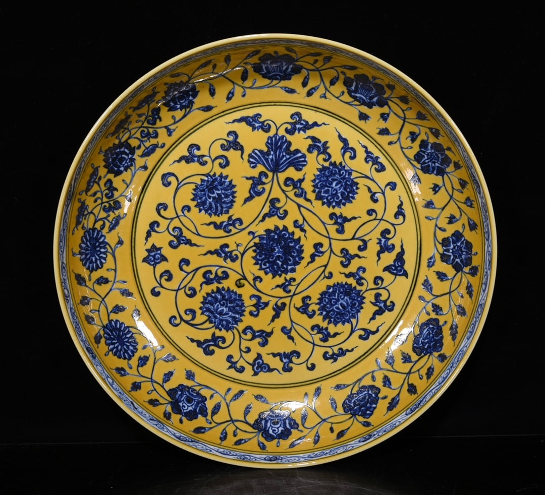 Ming Dynasty Xuande yellow ground blue and white intertwined flower plate: Size: Width 34 cm - Height 6.5 cm Materials: Porcelain Time Period: Ming dynasty Manufactured Date: Xuande Mark & Period Object: Chinese Antique ⛨ Purchase With Confidence ✔ Verifie
