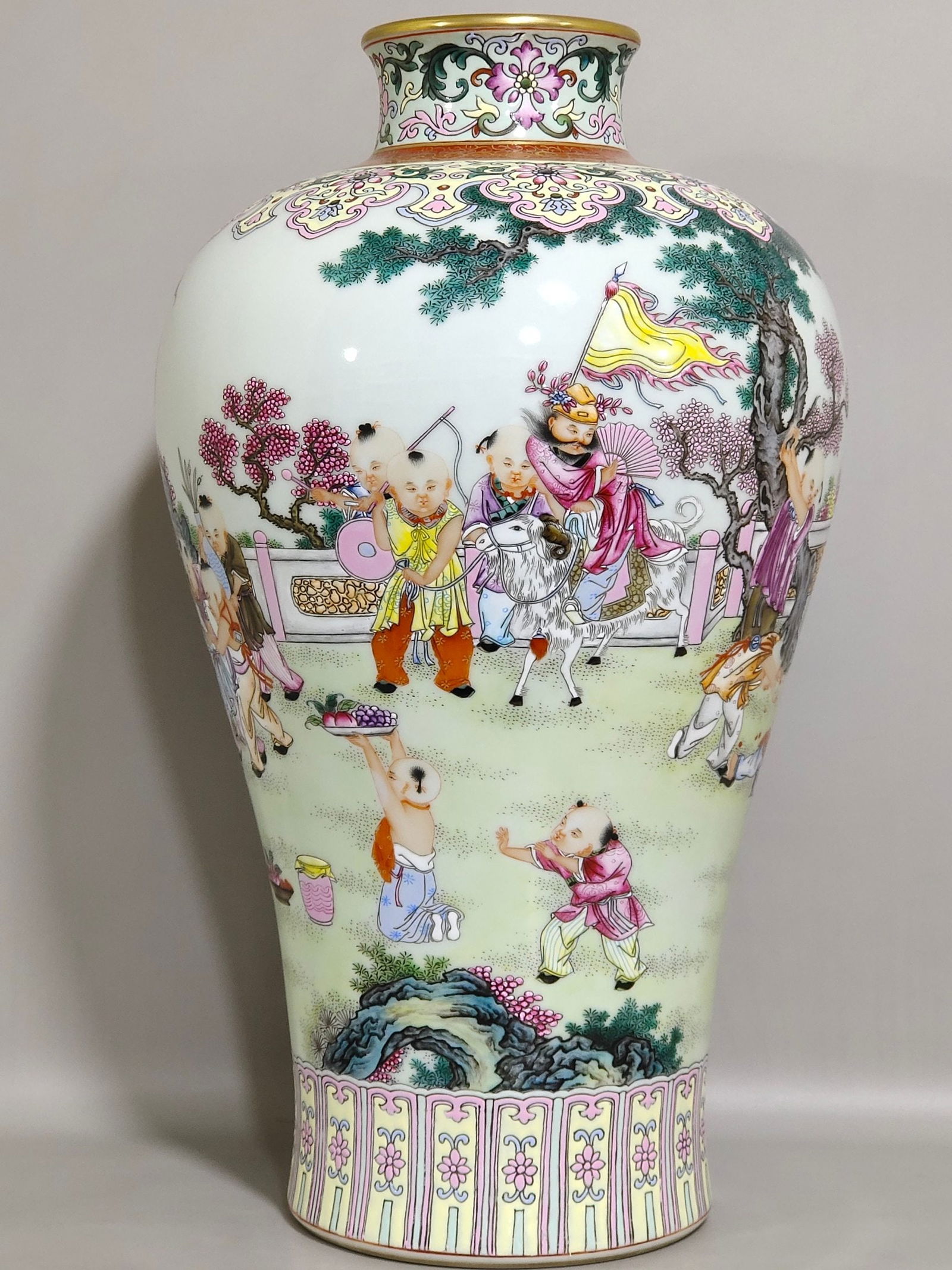 Chinese famille rose porcelain vase Qing dynasty Yongzheng Mark & Period: Size: Height 38 cm - Width 20 cm Materials: Porcelain Time Period: Qing dynasty Manufactured Date: Yongzheng Mark & Period Object: Chinese Antique ⛨ Purchase With Confidence ✔ Verif