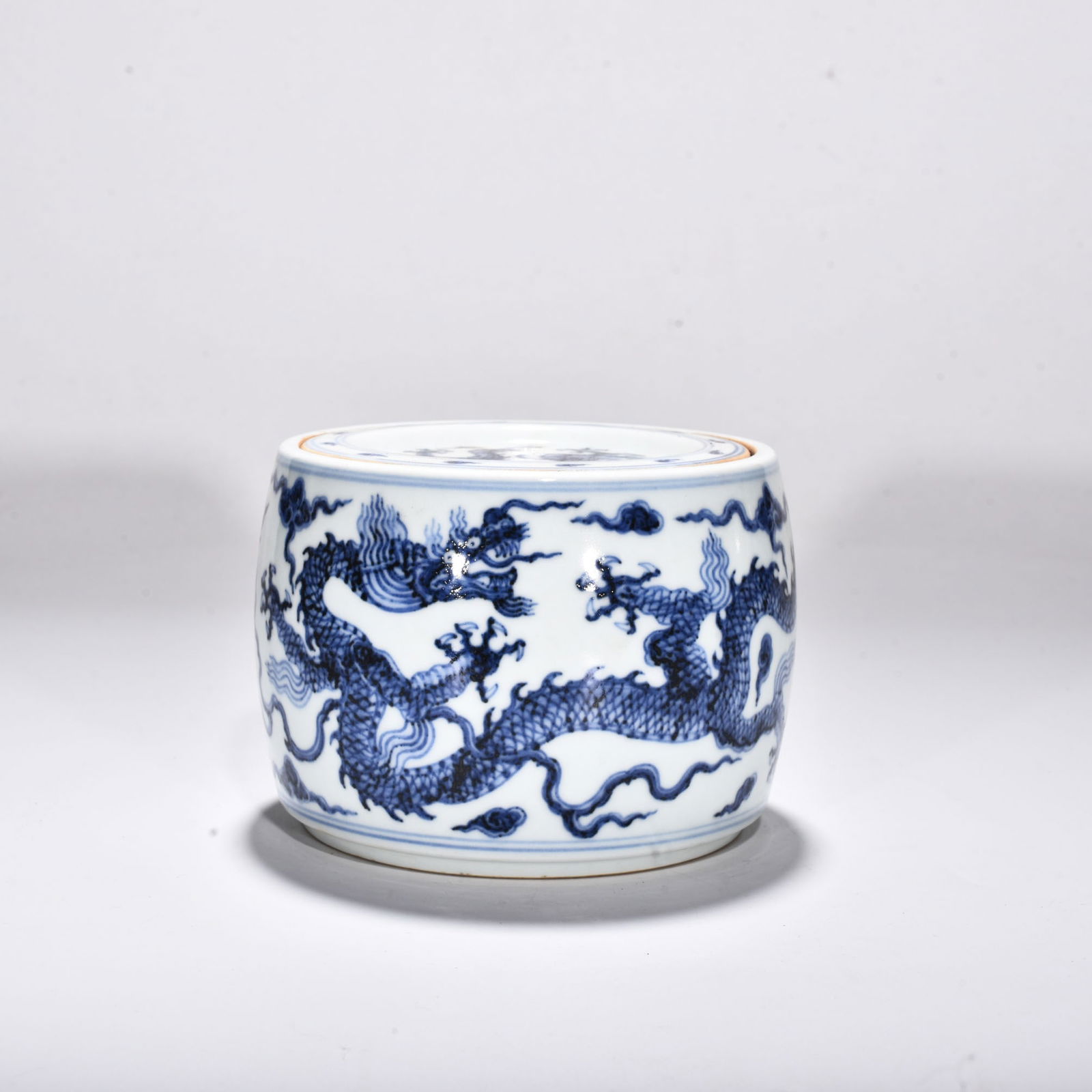 Ming Dynasty Xuande blue and white cloud and dragon cricket jar: Size: Width 14 cm - Height 10 cm Materials: Porcelain Time Period: Ming dynasty Manufactured Date: Xuande Mark & Period Object: Chinese Antique ⛨ Purchase With Confidence ✔ Verified