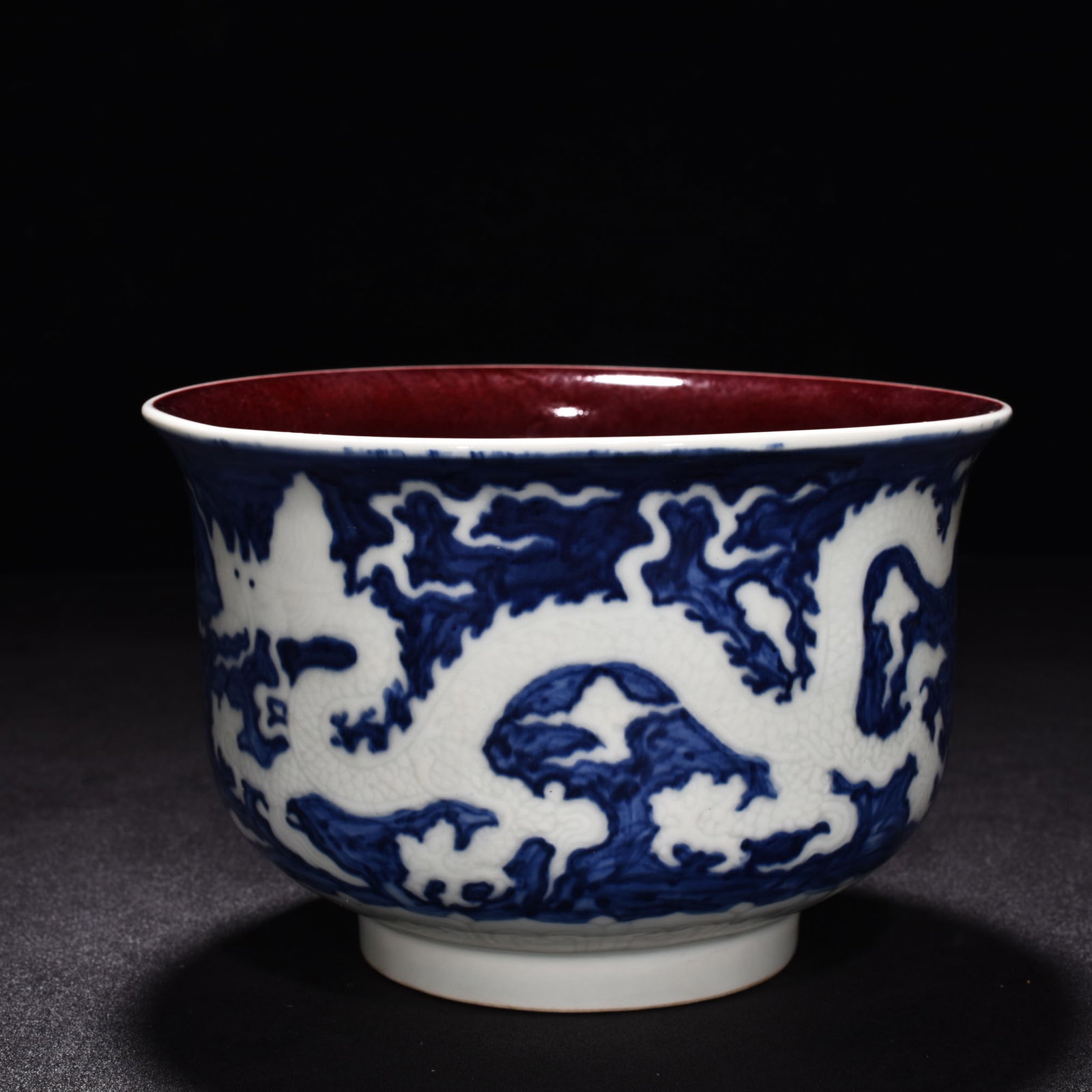 Ming Dynasty Xuande blue and white clouds and dragon inside red glazed bell bowl: Size: Width 16.3 cm - Height 10.5 cm Materials: Porcelain Time Period: Ming dynasty Manufactured Date: Xuande Mark & Period Object: Chinese Antique ⛨ Purchase With Confidence ✔ Veri
