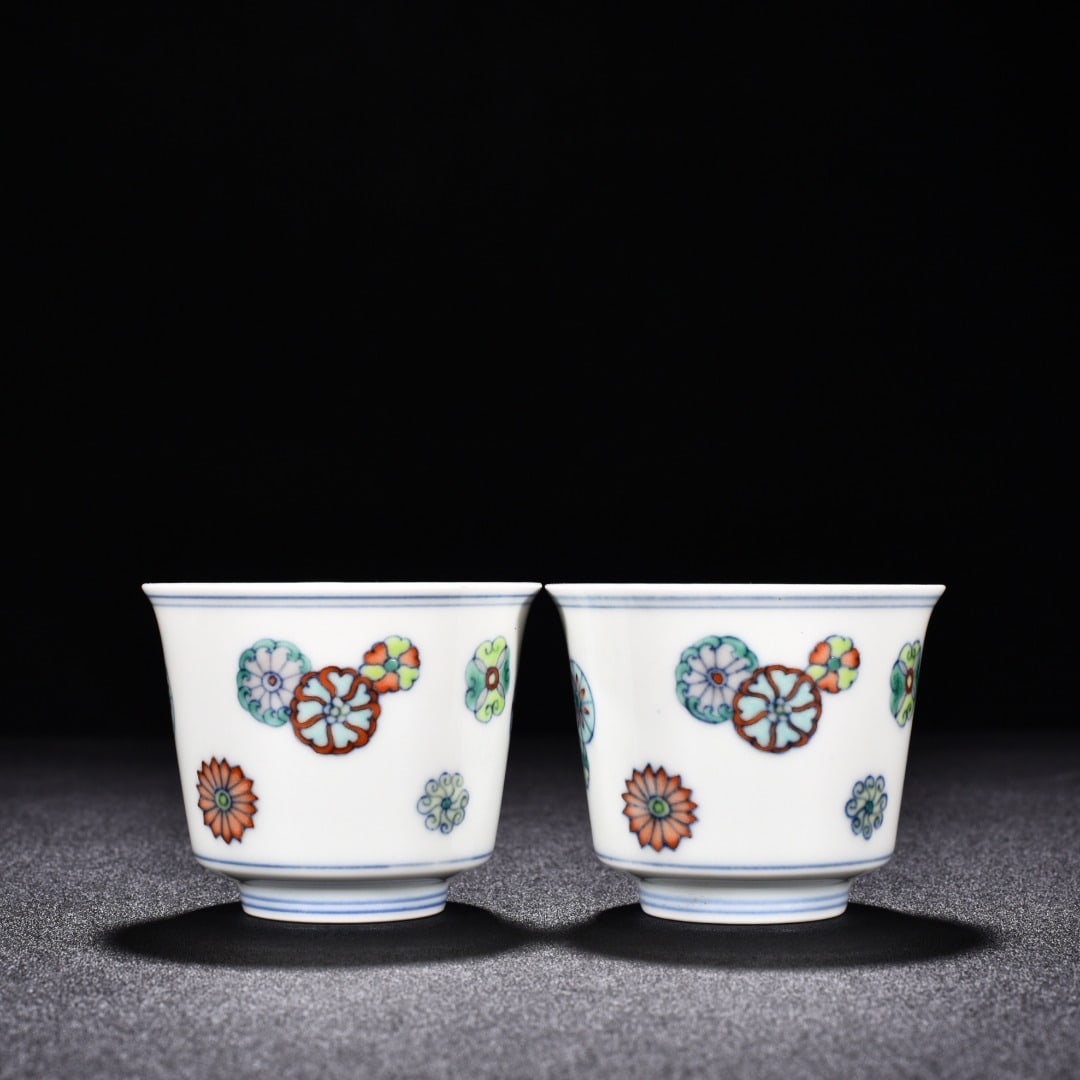Ming Dynasty Chenghua Doucai flower leather ball cup: Size: Width 6.7 cm - Height 5.7 cm Materials: Porcelain Time Period: Ming dynasty Manufactured Date: Chenghua Mark & Period Object: Chinese Antique ⛨ Purchase With Confidence ✔ Veri