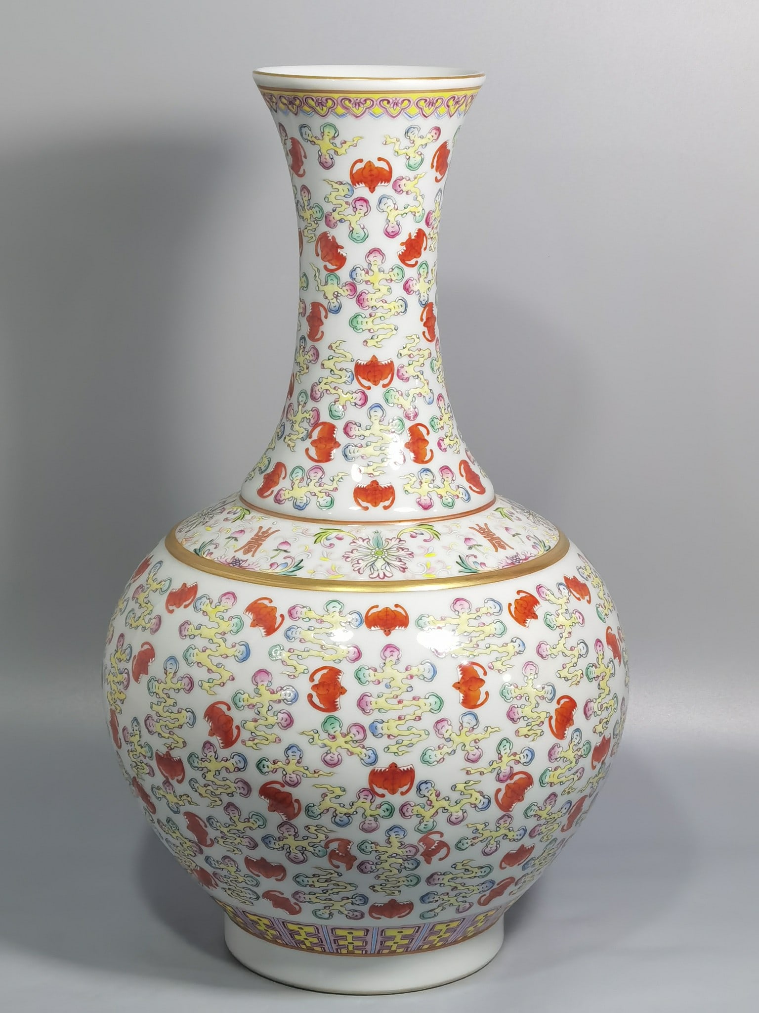 Chinese famille rose porcelain vase Qing dynasty Guangxu Mark & Period: Size: Height 40.2 cm - Width 24 cm Materials: Porcelain Time Period: Qing dynasty Manufactured Date: Guangxu Mark & Period Object: Chinese Antique ⛨ Purchase With Confidence ✔ Verif
