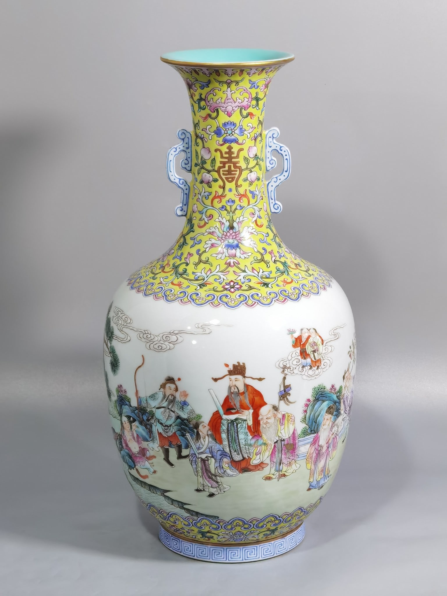 Chinese famille rose porcelain vase Qing dynasty Jiaqing Mark & Period (1 of 8)
