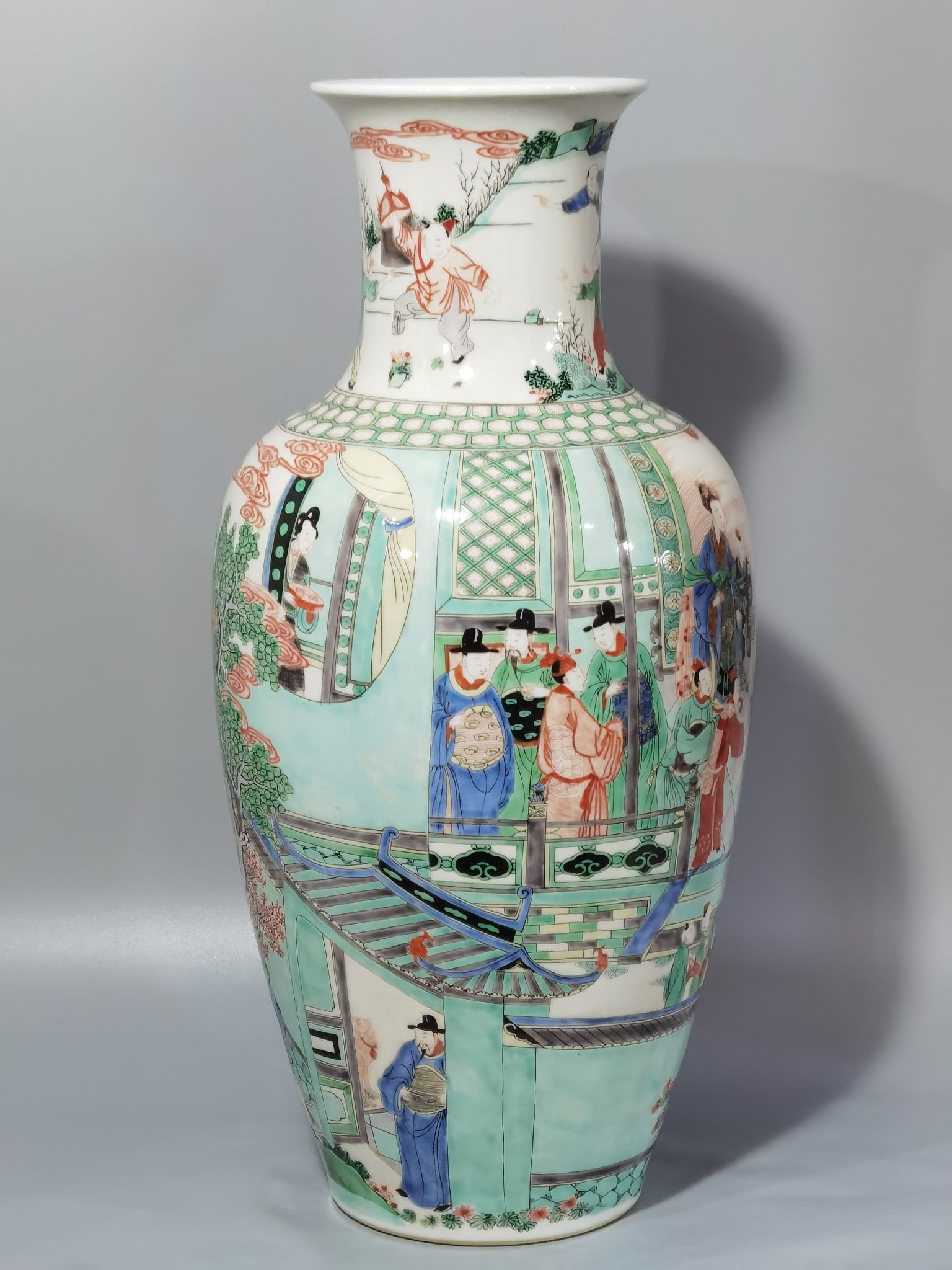 Chinese famille verte porcelain vase Qing dynasty Kangxi Mark & Period: Size: Height 45.6 cm - Width 22 cm Materials: Porcelain Time Period: Qing dynasty Manufactured Date: Kangxi Mark & Period Object: Chinese Antique ⛨ Purchase With Confidence ✔ Verifi