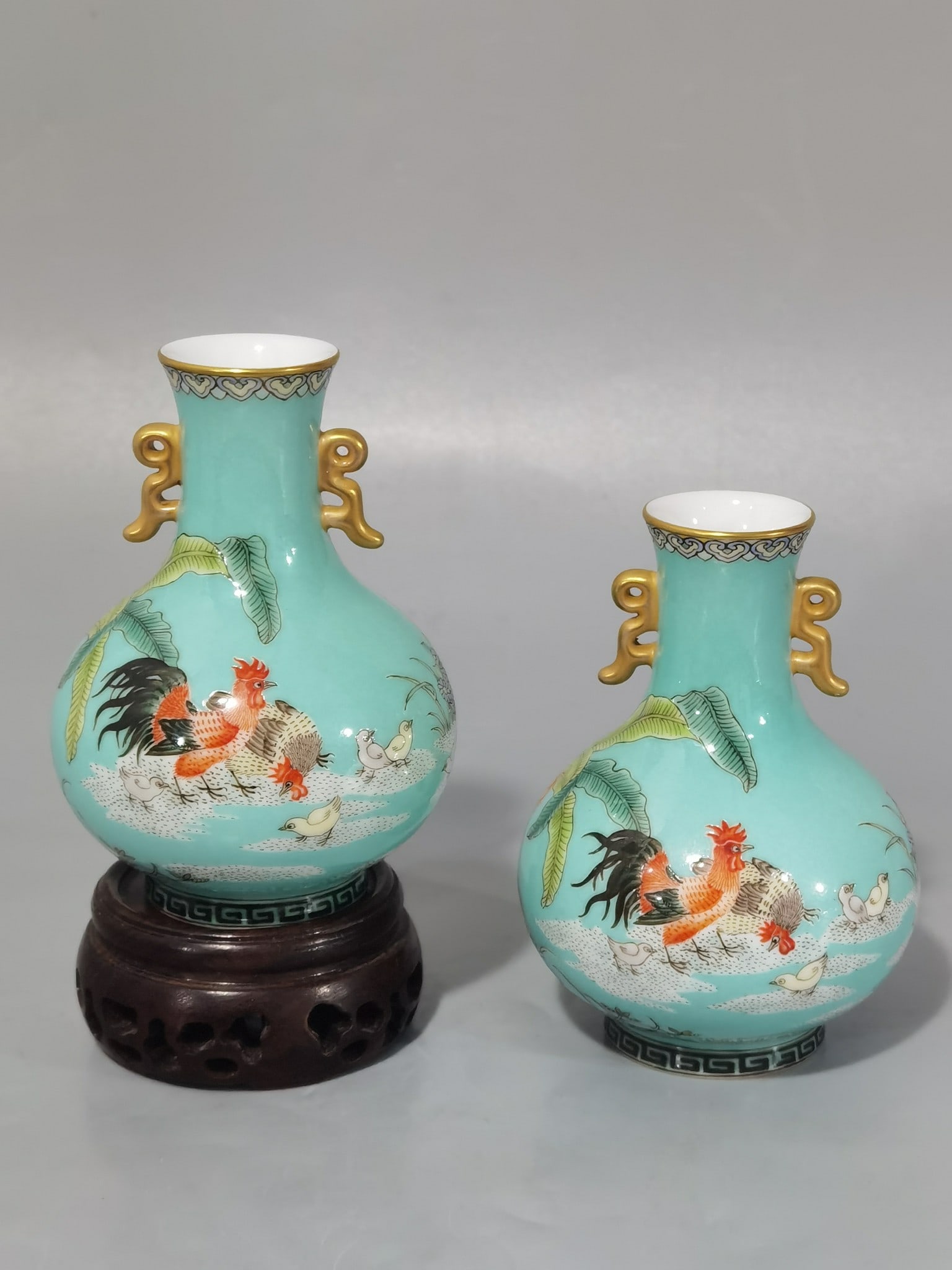 Chinese famille rose porcelain vase pair Qing dynasty Yongzheng Mark & Period: Size: Height 8.8 cm - Width 6.2 cm Materials: Porcelain Time Period: Qing dynasty Manufactured Date: Yongzheng Mark & Period Object: Chinese Antique ⛨ Purchase With Confidence ✔ Ver