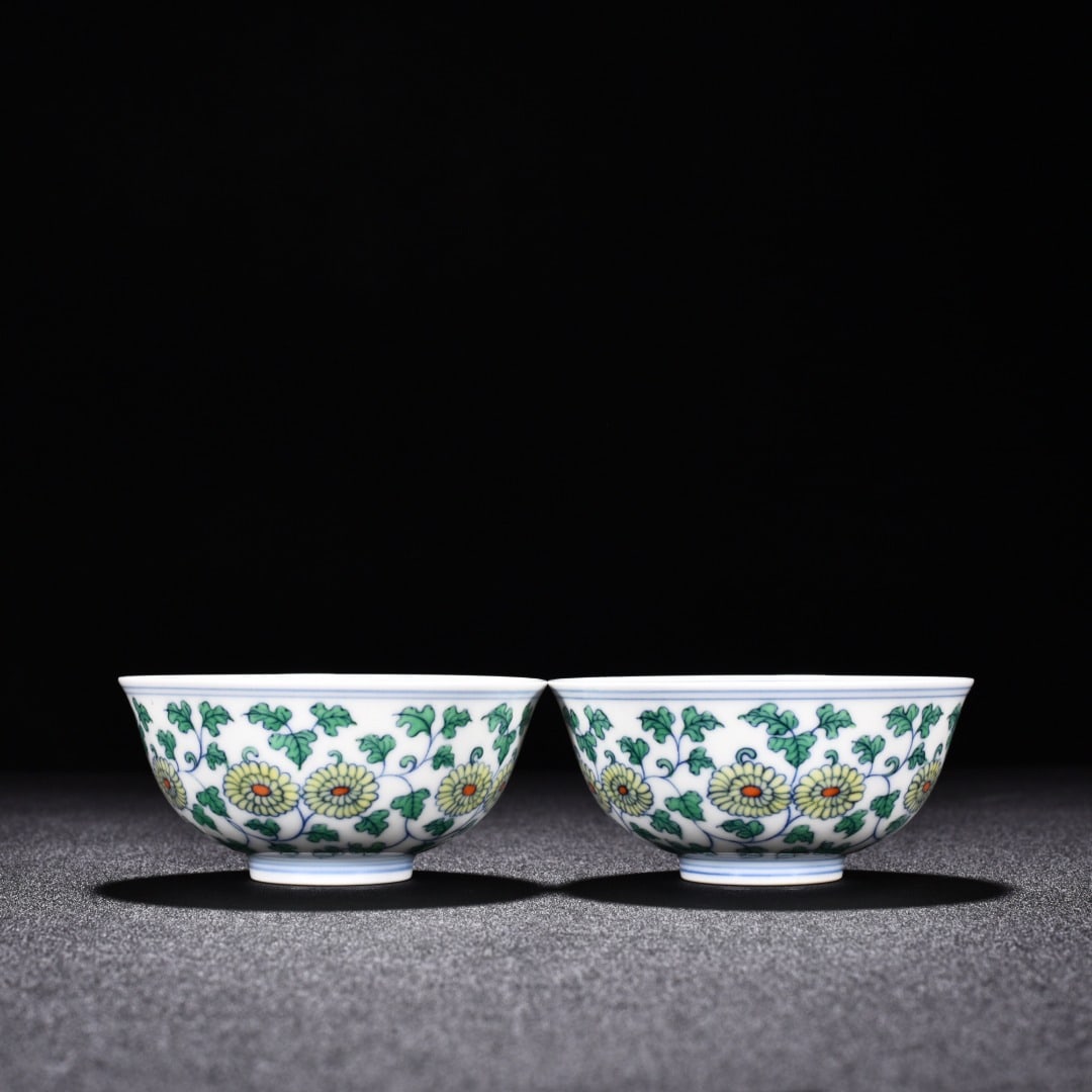 Ming Dynasty Chenghua doucai chrysanthemum and flower bowl: Size: Width 8.5 cm - Height 4 cm Materials: Porcelain Time Period: Ming dynasty Manufactured Date: Chenghua Mark & Period Object: Chinese Antique ⛨ Purchase With Confidence ✔ Verifi