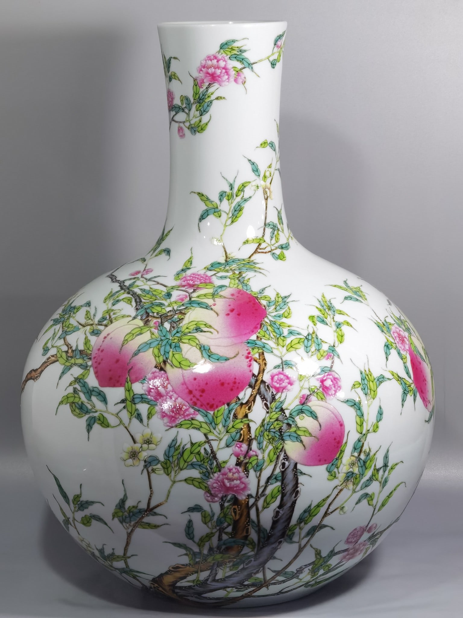 Very Rare Chinese famille rose porcelain vase Qing dynasty Yongzheng Mark & Period: Size: Height 53 cm - Width 38.5 cm Materials: Porcelain Time Period: Qing dynasty Manufactured Date: Yongzheng Mark & Period Object: Chinese Antique ⛨ Purchase With Confidence ✔ Ver
