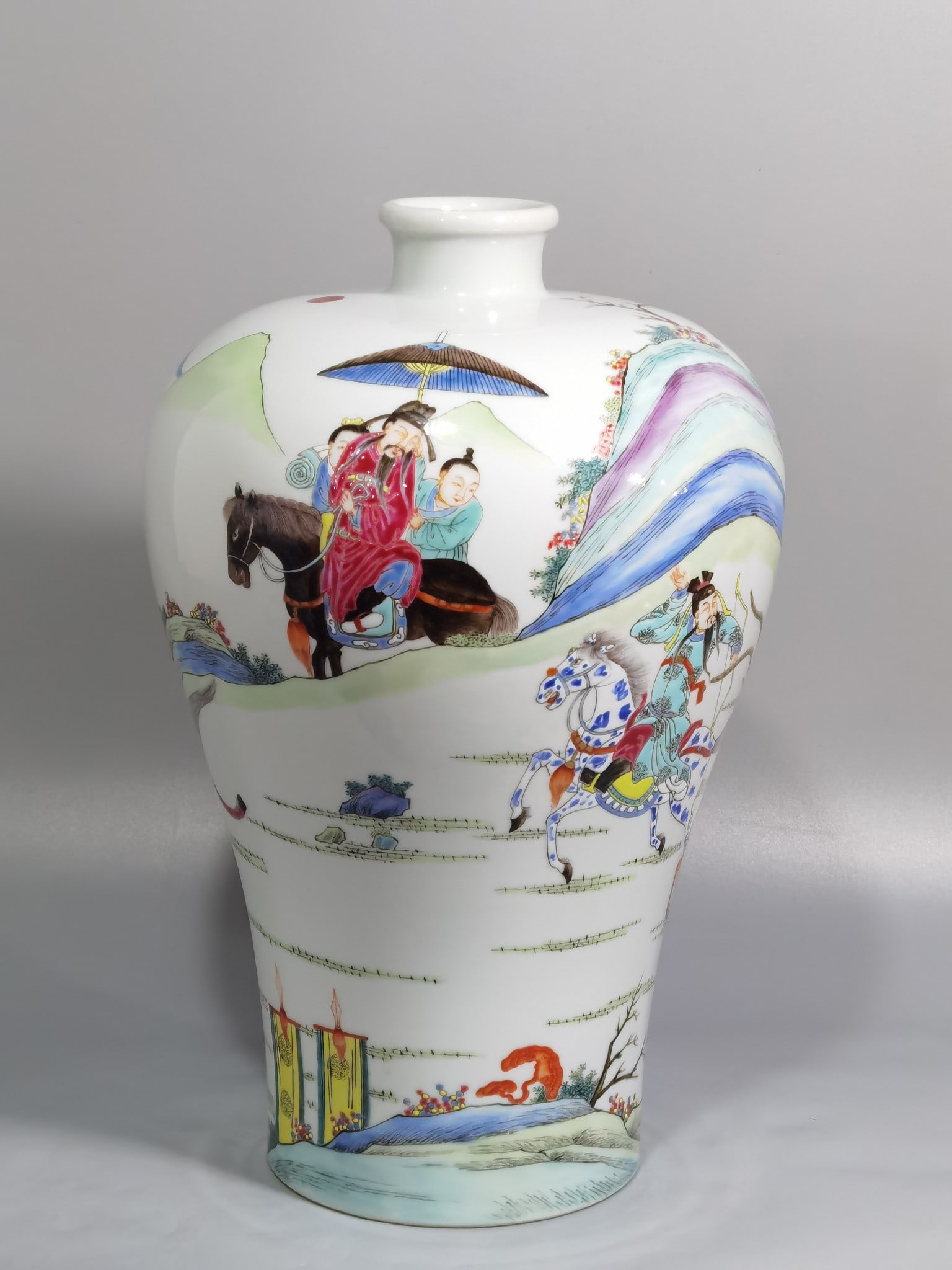 Chinese famille rose porcelain vase Qing dynasty Yongzheng Mark & Period: Size: Height 30 cm - Width 19.5 cm Materials: Porcelain Time Period: Qing dynasty Manufactured Date: Yongzheng Mark & Period Object: Chinese Antique ⛨ Purchase With Confidence ✔ Ver