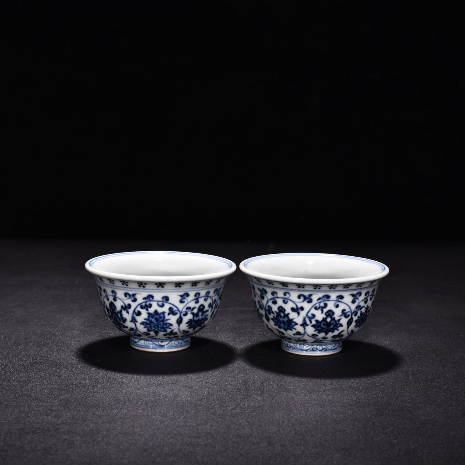 Ming Dynasty Yongle blue and white intertwined flower pressed hand cup: Size: Width 9.2 cm - Height 5.3 cm Materials: Porcelain Time Period: Ming dynasty Manufactured Date: Yongle Mark & Period Object: Chinese Antique ⛨ Purchase With Confidence ✔ Verifi