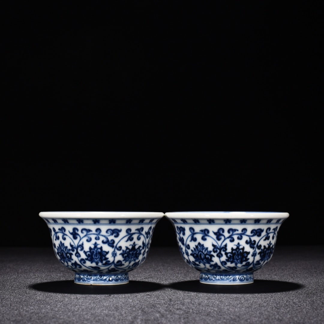 Ming Dynasty Yongle blue and white lotus, lion hydrangea pressed hand cup: Size: Width 9.5 cm - Height 5.5 cm Materials: Porcelain Time Period: Ming dynasty Manufactured Date: Yongle Mark & Period Object: Chinese Antique ⛨ Purchase With Confidence ✔ Verifi