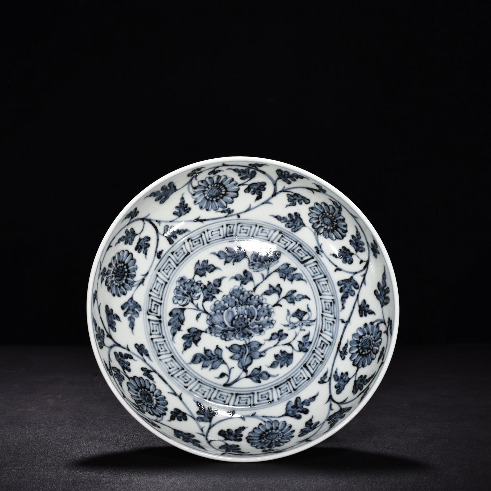 Ming Dynasty Hongwu blue and white peony porcelain plate: Size: Width 22 cm - Height 4.8 cm Materials: Porcelain Time Period: Ming dynasty Manufactured Date: Yongle Mark & Period Object: Chinese Antique ⛨ Purchase With Confidence ✔ Verifie