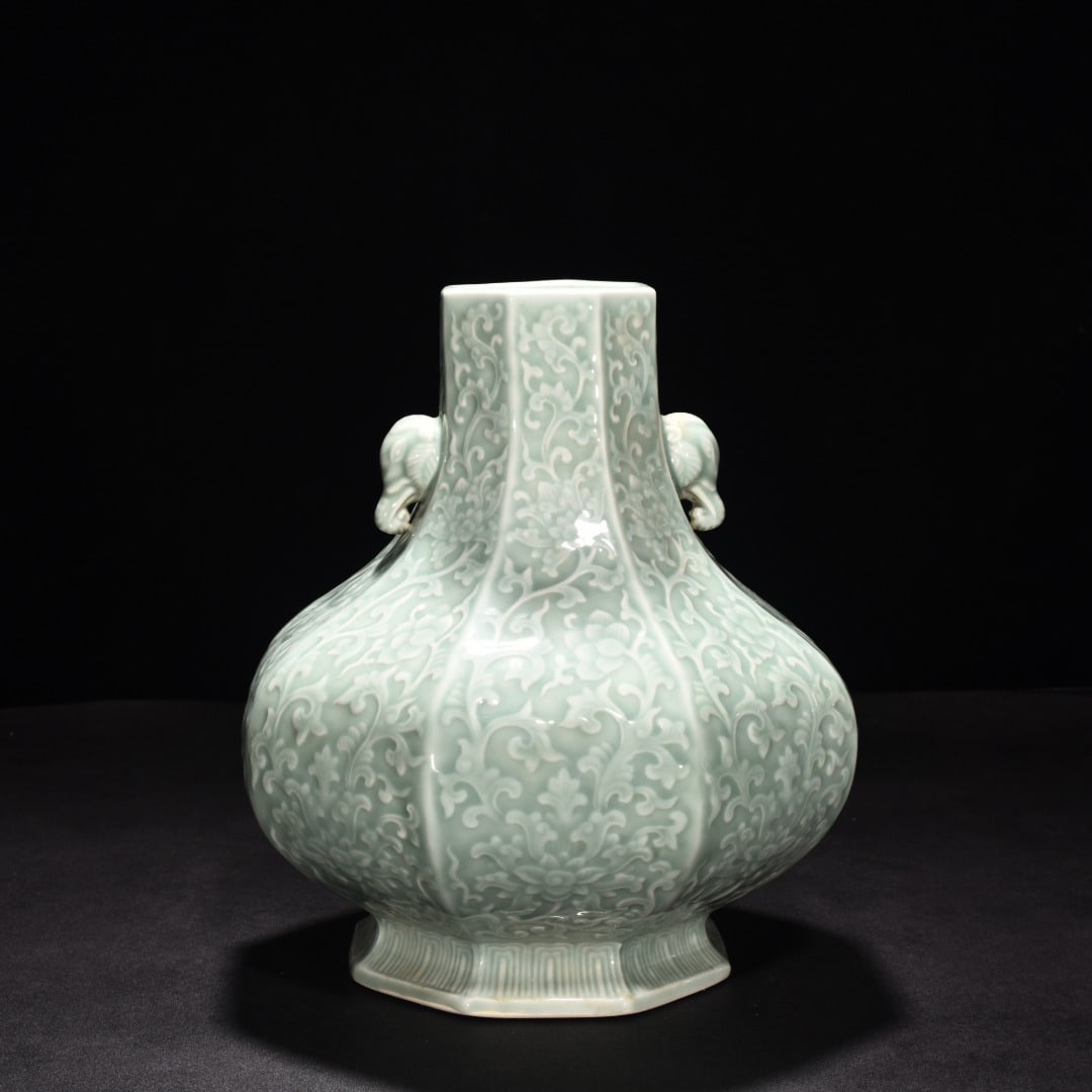 Qing Dynasty Qianlong pink celadon glaze with lotus and lotus flowers vase: Size: Height 26 cm - Width 20.5 cm Materials: Porcelain Time Period: Qing dynasty Manufactured Date: Qianlong Mark & Period Object: Chinese Antique ⛨ Purchase With Confidence ✔ Veri