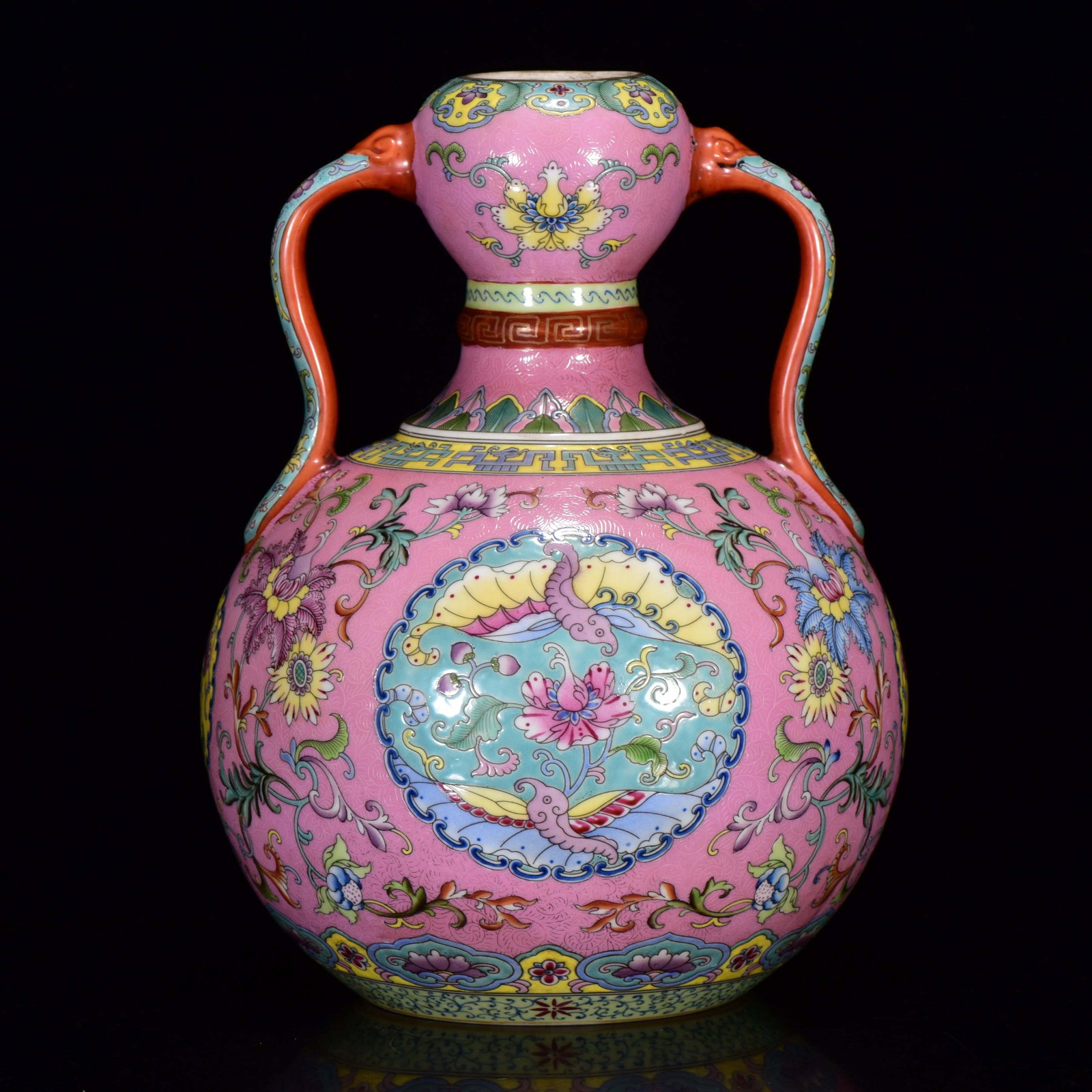 Qing Dynasty Yongzheng pastel climbing flower butterfly love porcelain Ruyi Zun: Size: Height 24 cm - Width 17 cm Materials: Porcelain Time Period: Qing dynasty Manufactured Date: Yongzheng Mark & Period Object: Chinese Antique ⛨ Purchase With Confidence ✔ Verif