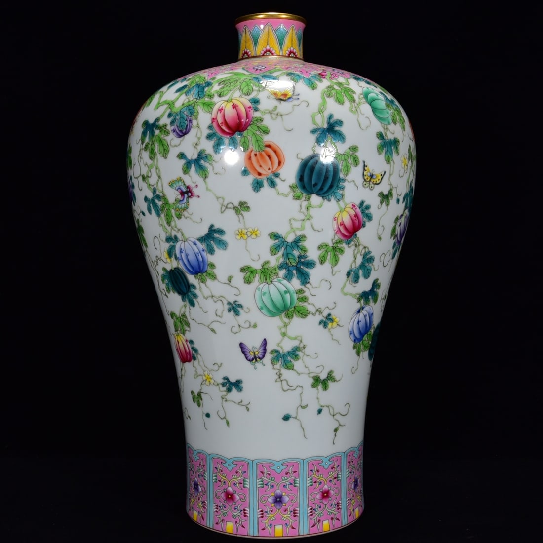 Qing Dynasty Yongzheng pastel melon and fruit porcelain plum vase: Size: Height 39 cm - Width 23 cm Materials: Porcelain Time Period: Qing dynasty Manufactured Date: Yongzheng Mark & Period Object: Chinese Antique ⛨ Purchase With Confidence ✔ Verif