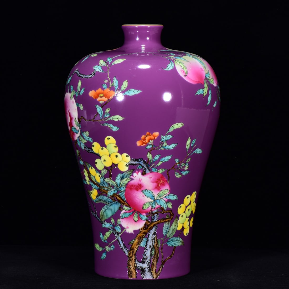 Chinese famille rose porcelain vase Qing dynasty Yongzheng Mark & Period: Size: Height 32 cm - Width 19 cm Materials: Porcelain Time Period: Qing dynasty Manufactured Date: Yongzheng Mark & Period Object: Chinese Antique ⛨ Purchase With Confidence ✔ Verif