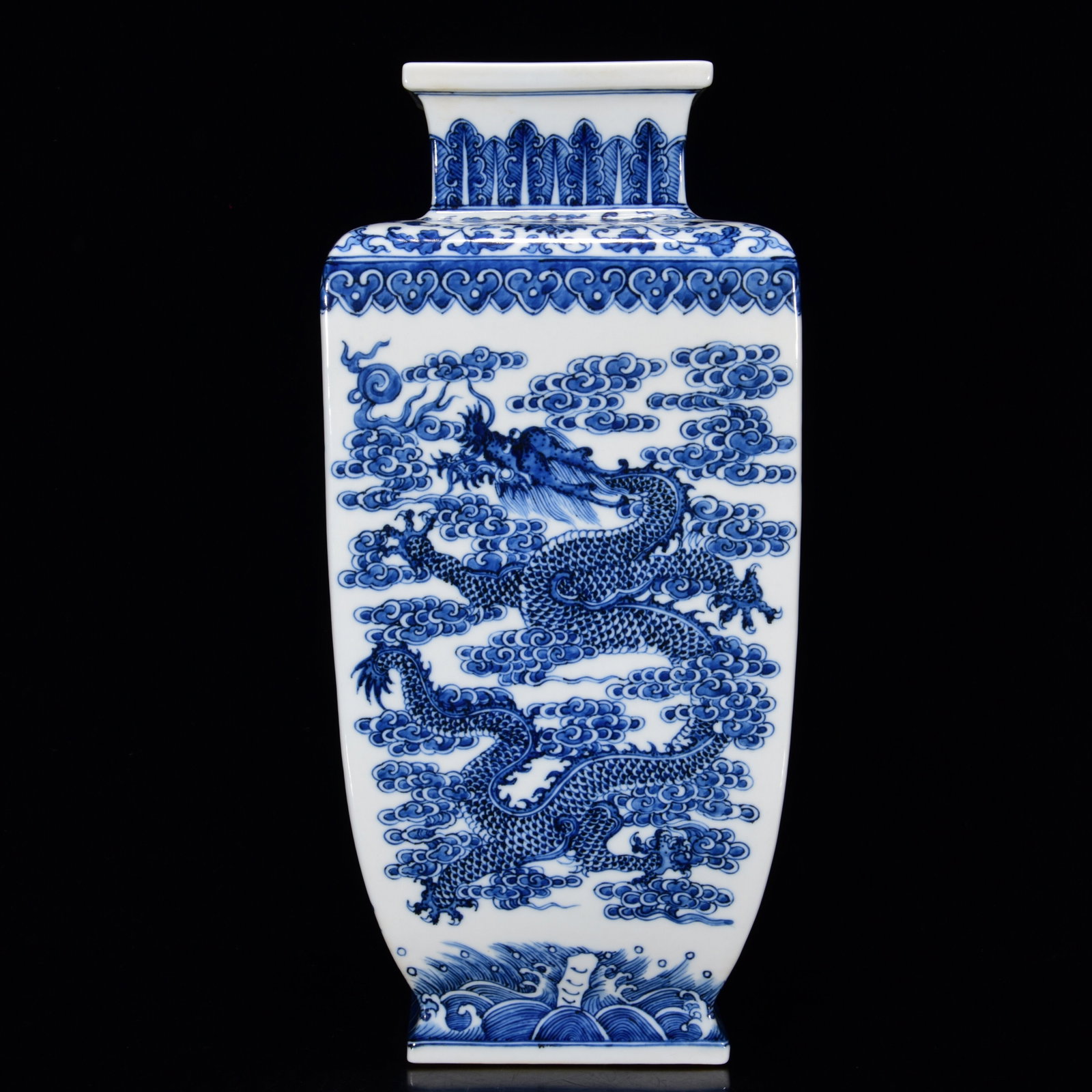 Qing Dynasty Yongzheng period blue and white dragon porcelain square vase: Size: Height 38 cm - Width 18 cm Materials: Porcelain Time Period: Qing dynasty Manufactured Date: Yongzheng Mark & Period Object: Chinese Antique ⛨ Purchase With Confidence ✔ Verif