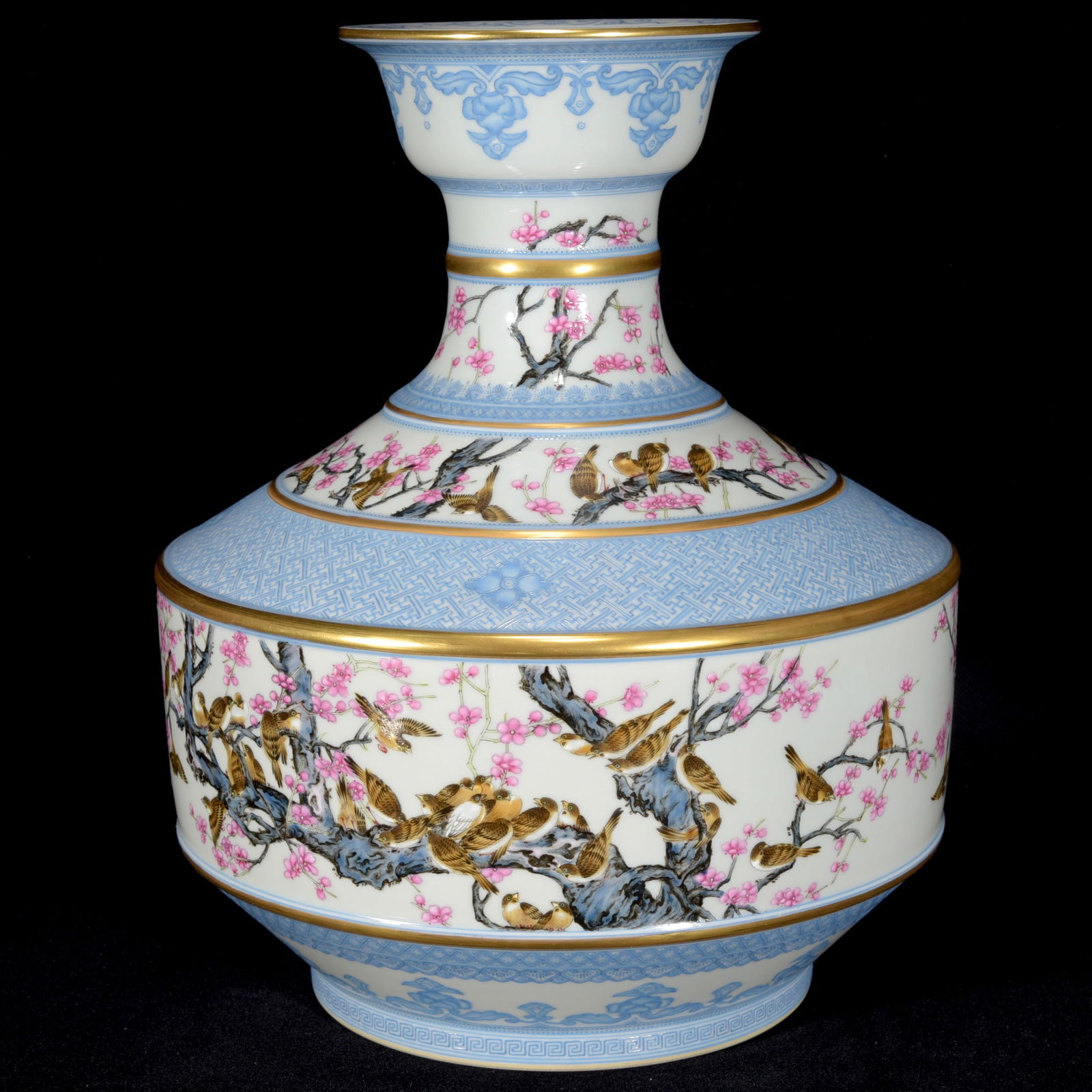 Chinese famille rose porcelain vase Qing dynasty Yongzheng Mark & Period: Size: Height 31 cm - Width 27 cm Materials: Porcelain Time Period: Qing dynasty Manufactured Date: Yongzheng Mark & Period Object: Chinese Antique ⛨ Purchase With Confidence ✔ Verif