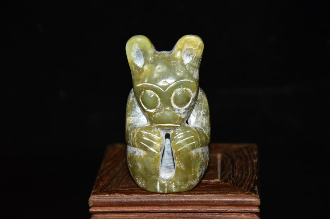 Chinese Hongshan culture jade carved ornaments: Size: Height 7.6 cm - Width 3.2 cm Materials: Natural Jade Time Period: Hongshan Culture Manufactured Date: 3000-BC Object: Chinese Antique ⛨ Purchase With Confidence ✔ Verified Auc