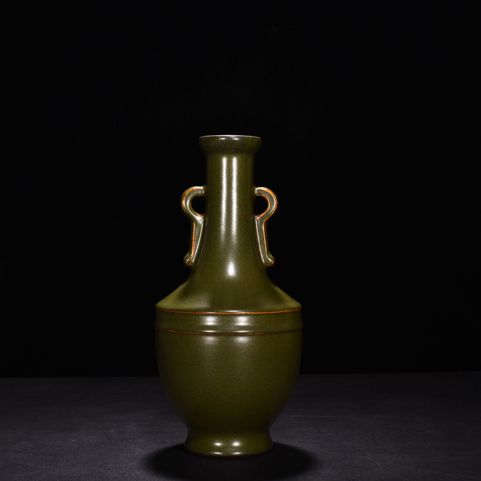 Qing Dynasty Qianlong tea powder-glazed amphorae: Size: Height 26.5 cm - Width 11 cm Materials: Porcelain Time Period: Qing dynasty Manufactured Date: Qianlong Mark & Period Object: Chinese Antique ⛨ Purchase With Confidence ✔ Veri