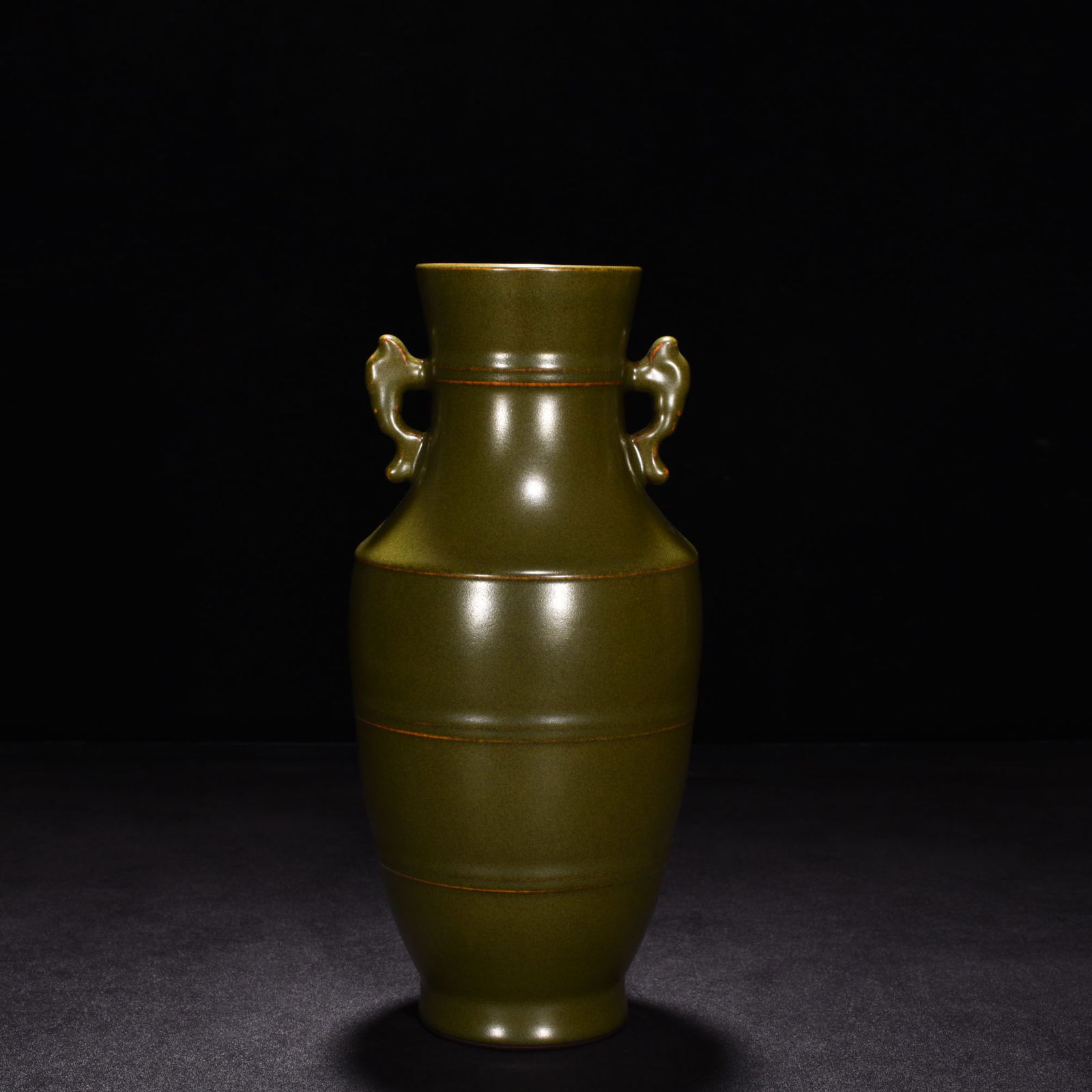 Qing Dynasty Qianlong tea powder-glazed amphorae: Size: Height 25.8 cm - Width 9 cm Materials: Porcelain Time Period: Qing dynasty Manufactured Date: Qianlong Mark & Period Object: Chinese Antique ⛨ Purchase With Confidence ✔ Verif