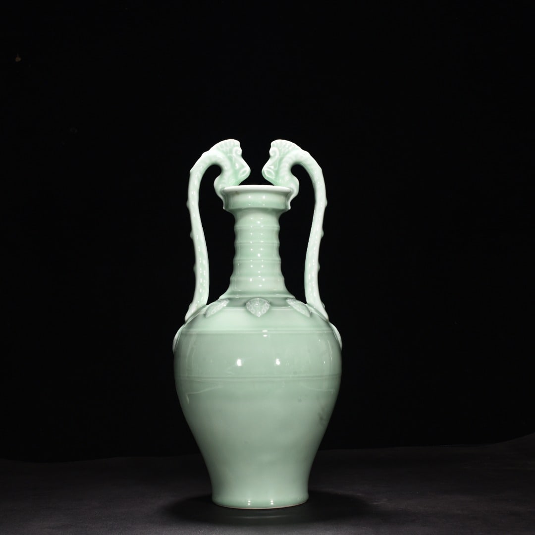 Qing Dynasty Qianlong bean green glaze double dragon statue: Size: Height 47.5 cm - Width 22 cm Materials: Porcelain Time Period: Qing dynasty Manufactured Date: Qianlong Mark & Period Object: Chinese Antique ⛨ Purchase With Confidence ✔ Veri