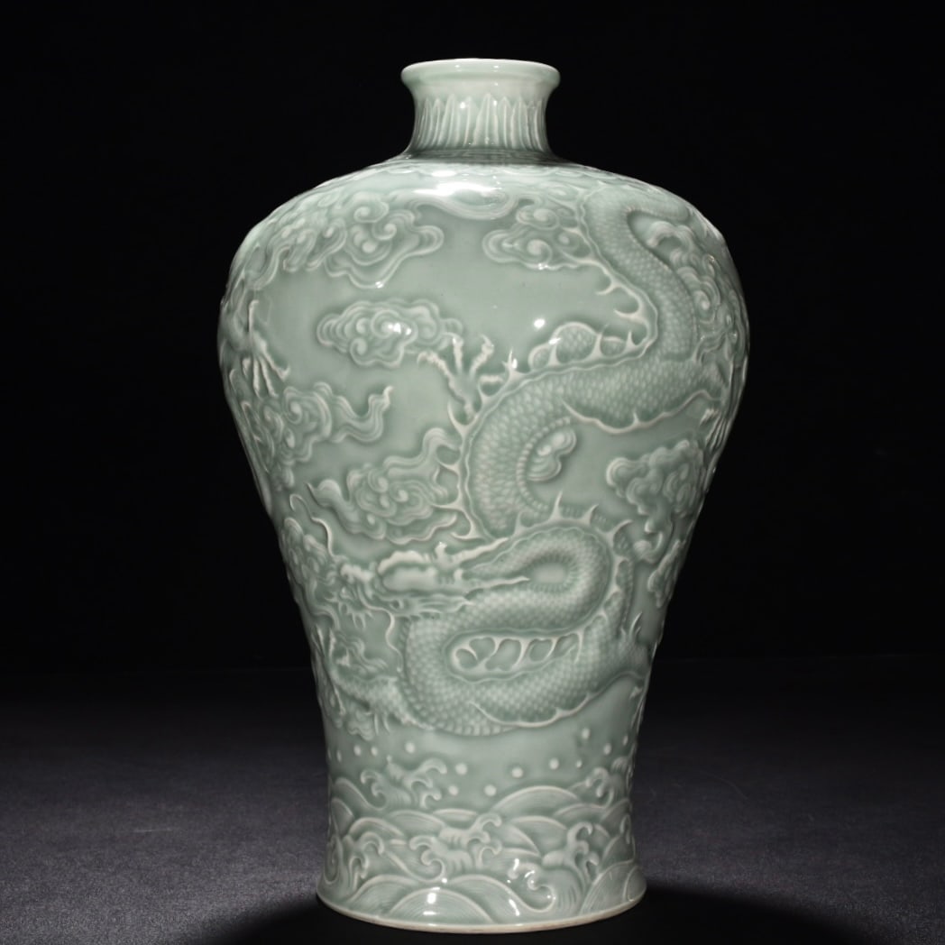 Qing Dynasty Qianlong bean green glaze carved Canglong Jiaozi plum vase: Size: Height 33 cm - Width 21 cm Materials: Porcelain Time Period: Qing dynasty Manufactured Date: Qianlong Mark & Period Object: Chinese Antique ⛨ Purchase With Confidence ✔ Verifi