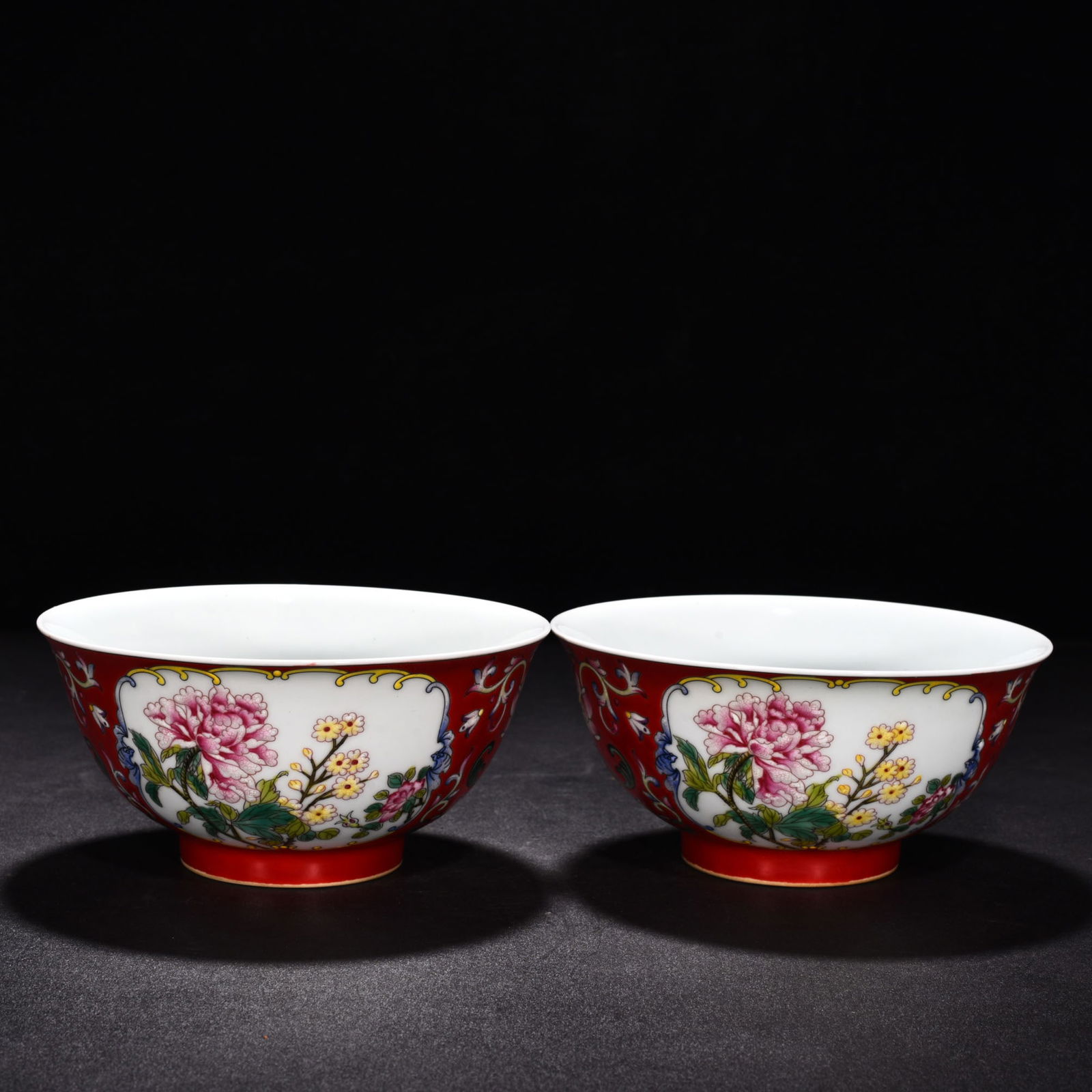 Chinese famille rose porcelain bowl pair Qing dynasty Kangxi Mark & Period: Size: Width 15.5 cm - Height 7.3 cm Materials: Porcelain Time Period: Qing dynasty Manufactured Date: Kangxi Mark & Period Object: Chinese Antique ⛨ Purchase With Confidence ✔ Verif