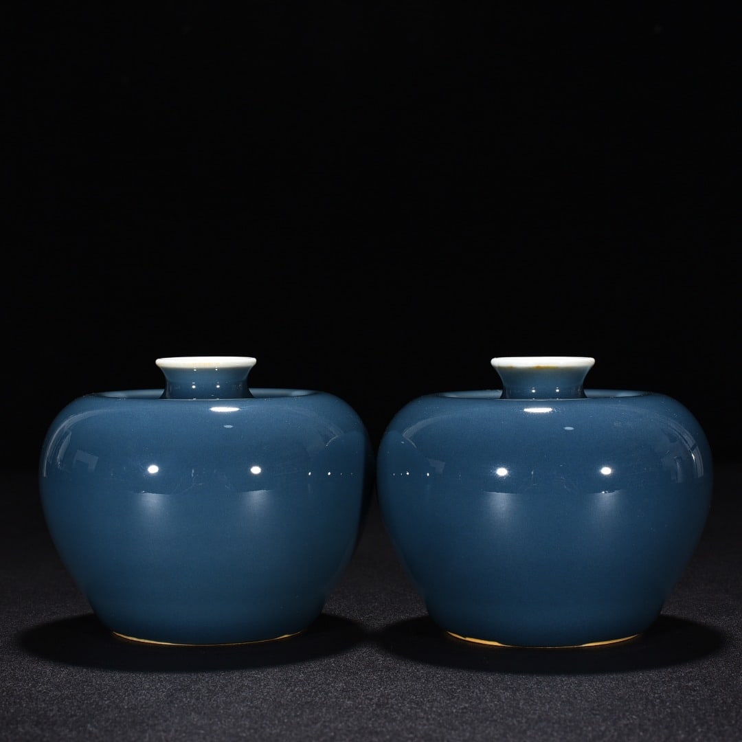 Qing Dynasty Kangxi Ji-blue glaze apple statue: Size: Height 7.5 cm - Width 9 cm Materials: Porcelain Time Period: Qing dynasty Manufactured Date: Kangxi Mark & Period Object: Chinese Antique ⛨ Purchase With Confidence ✔ Verified