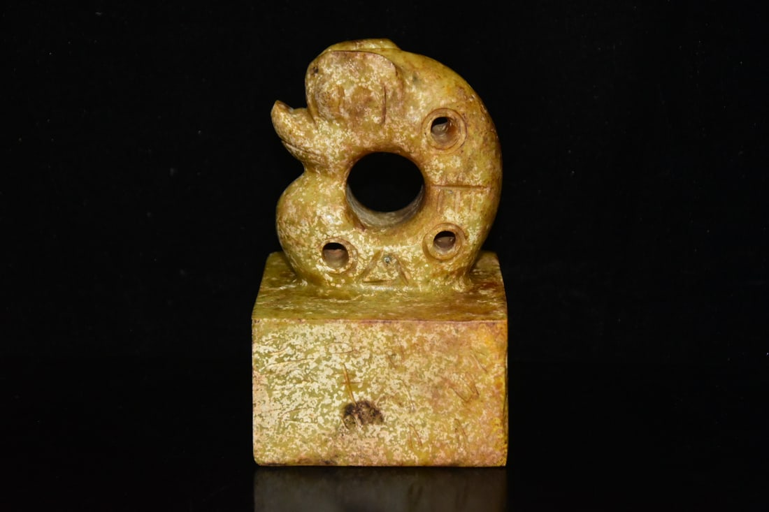 Chinese Hongshan culture jade carved ornaments: Size: Height 16 cm - Width 9.5 cm Materials: Natural Jade Time Period: Hongshan Culture Manufactured Date: 3000-BC Object: Chinese Antique ⛨ Purchase With Confidence ✔ Verified Auct