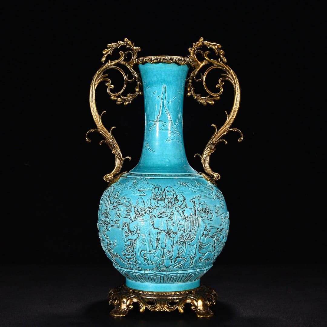 King Bingrong Qing Dynasty peacock blue and green glaze engraved longevity three stars appreciation: Size: Height 48 cm - Width 27 cm Materials: Porcelain and Gilt Bronze Time Period: Qing dynasty Manufactured Date: Yongzheng Mark & Period Object: Chinese Antique ⛨ Purchase With Confidence</