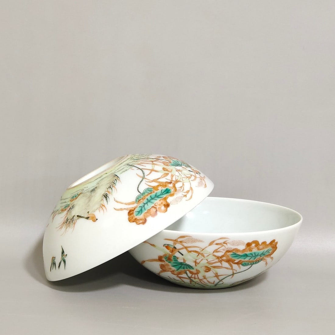 Chinese famille rose porcelain bowl pair Qing dynasty Kangxi Mark & Period: Size: Width 10.3 cm - Height 3.8 cm Materials: Porcelain Time Period: Qing dynasty Manufactured Date: Kangxi Mark & Period Object: Chinese Antique ⛨ Purchase With Confidence ✔ Verif