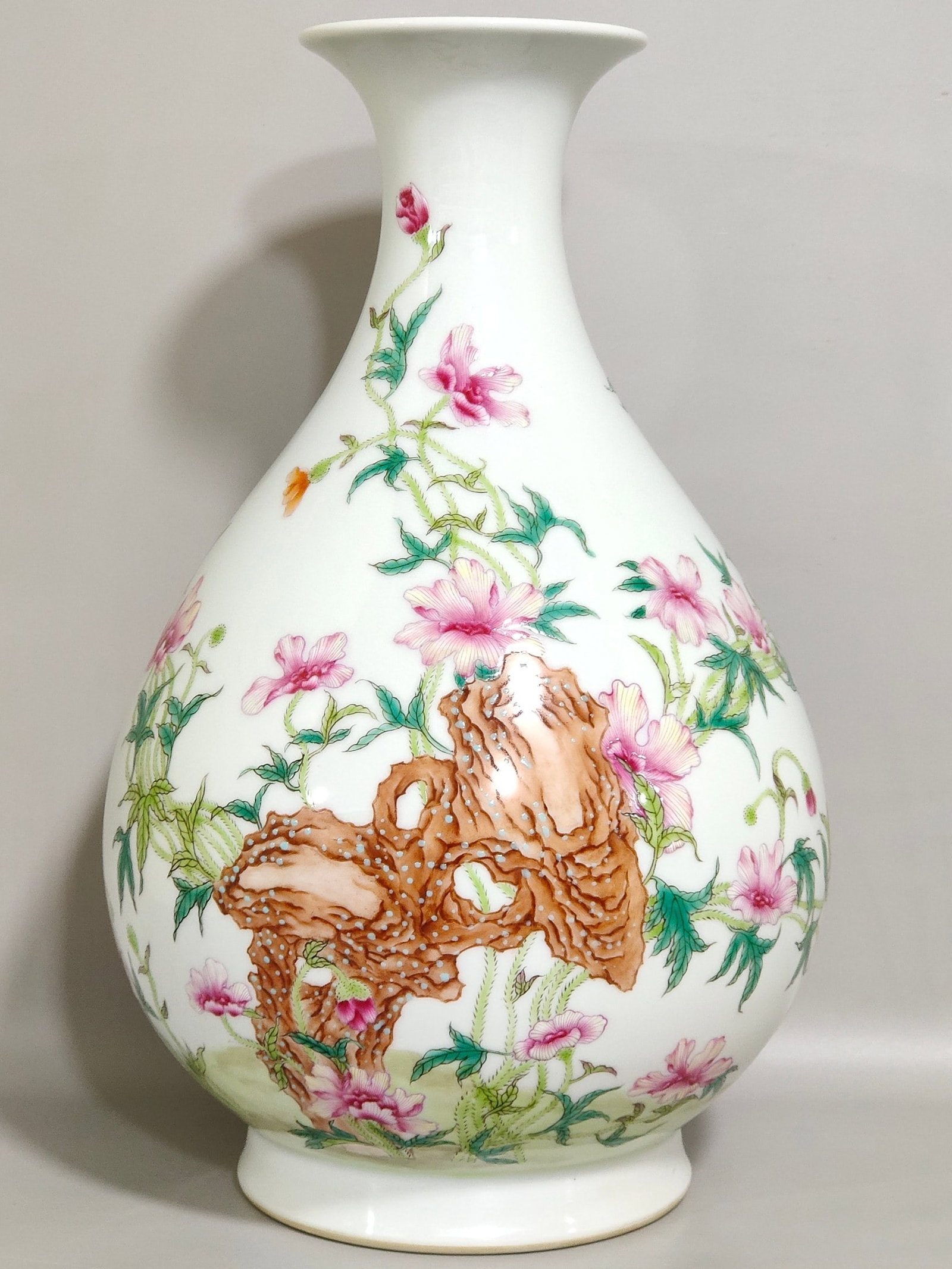 Chinese famille rose porcelain vase Qing dynasty Yongzheng Mark & Period (1 of 9)