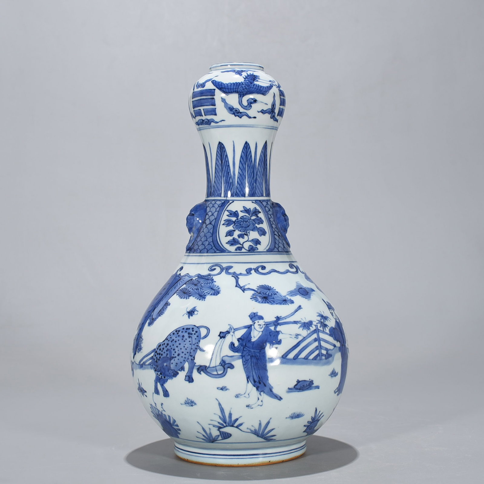 Ming Dynasty Jiajing blue and white figure pattern garlic bottle (1 of 9)