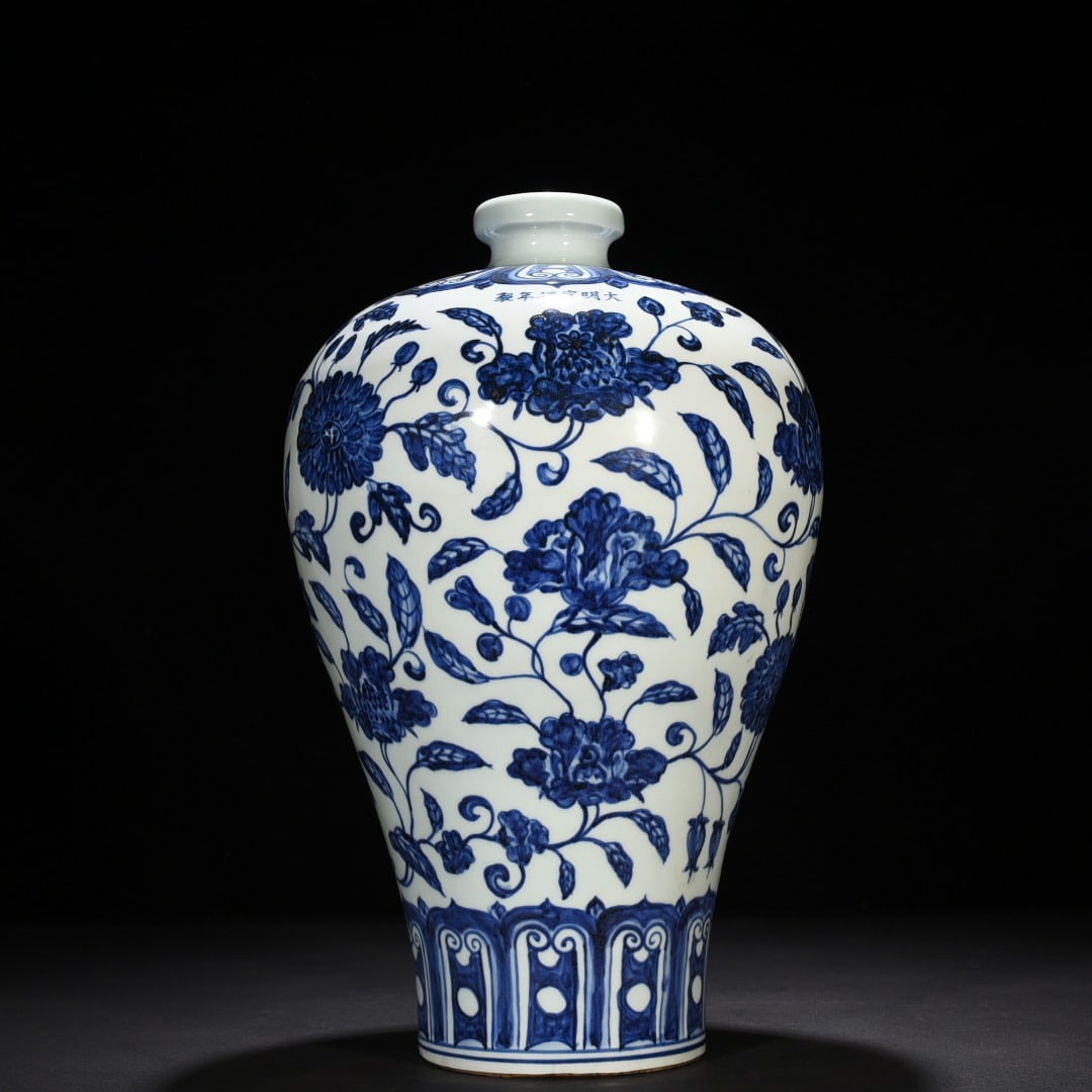 Ming Dynasty Xuande blue and white intertwining branches and floral patterns plum vase: Size: Height 45 cm - Width 26 cm Materials: Porcelain Time Period: Ming dynasty Manufactured Date: Xuande Mark & Period Object: Chinese Antique ⛨ Purchase With Confidence ✔ Verified