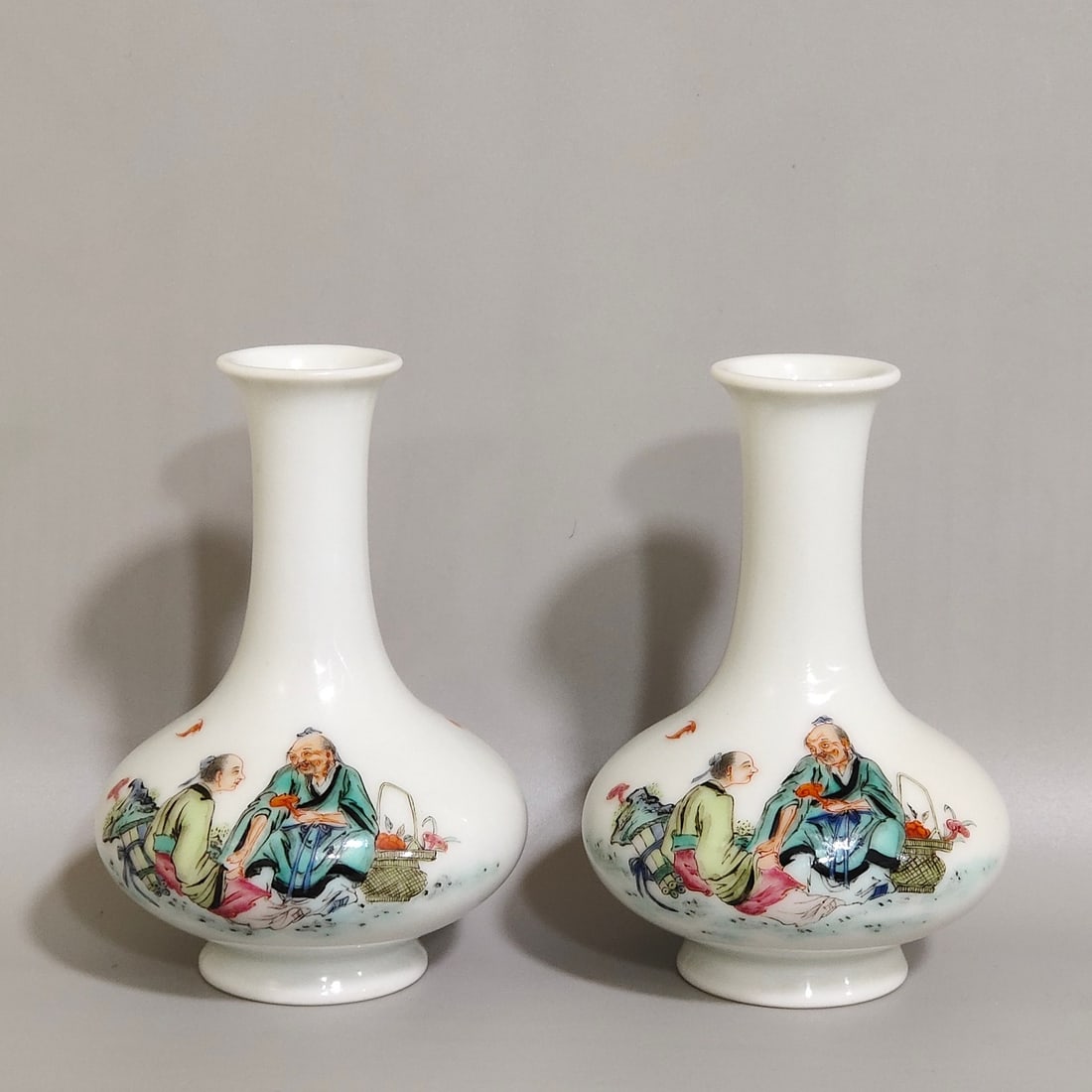 Qing Dynasty Yongzheng immortal's medicinal vial vase pair (1 of 9)