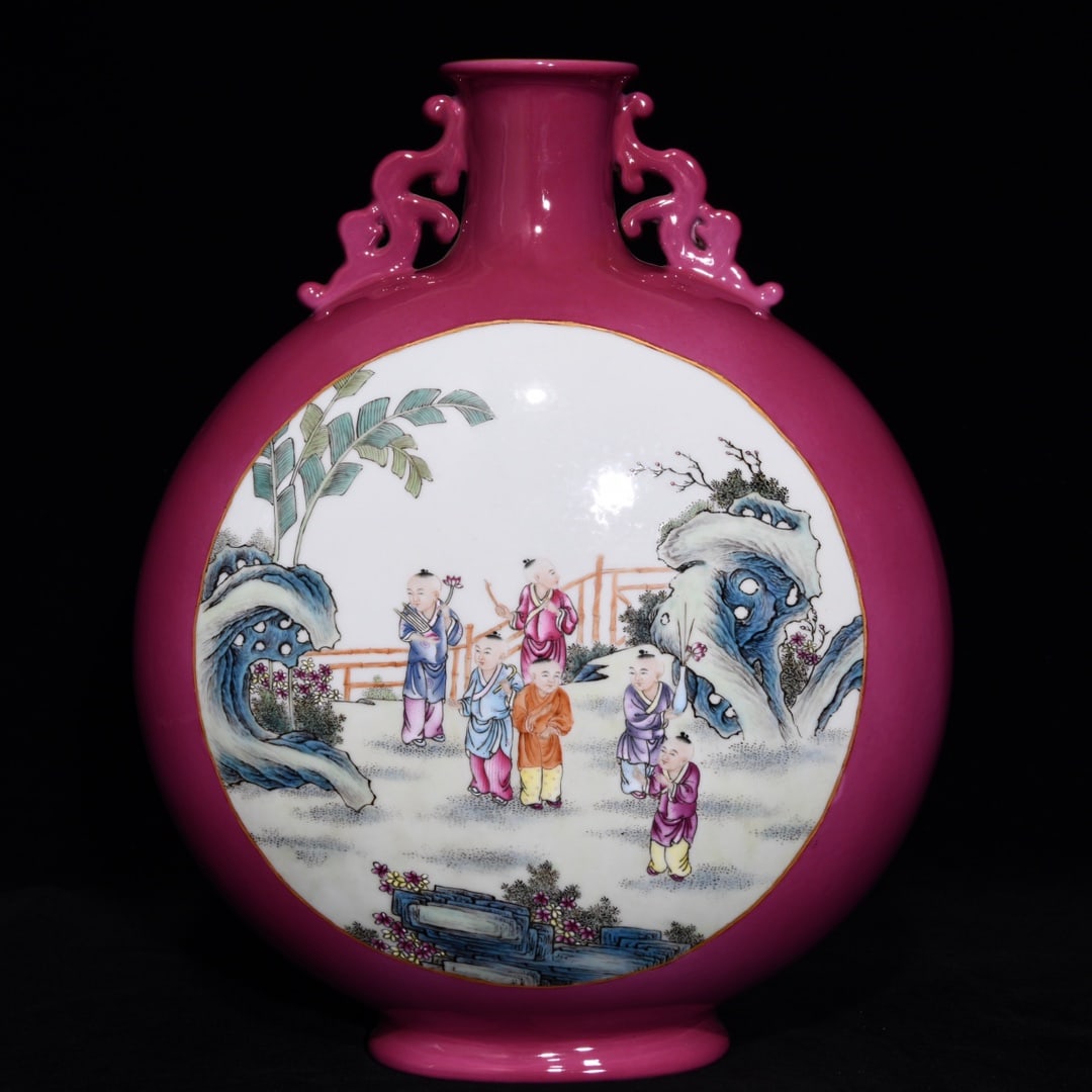 Qianlong Qing Dynasty rouge-colored pastel-colored baby-playing double-eared flat vase: Size: Height 31 cm - Width 24 cm Materials: Porcelain Time Period: Qing dynasty Manufactured Date: Qianlong Mark & Period Object: Chinese Antique ⛨ Purchase With Confidence ✔ Verifi